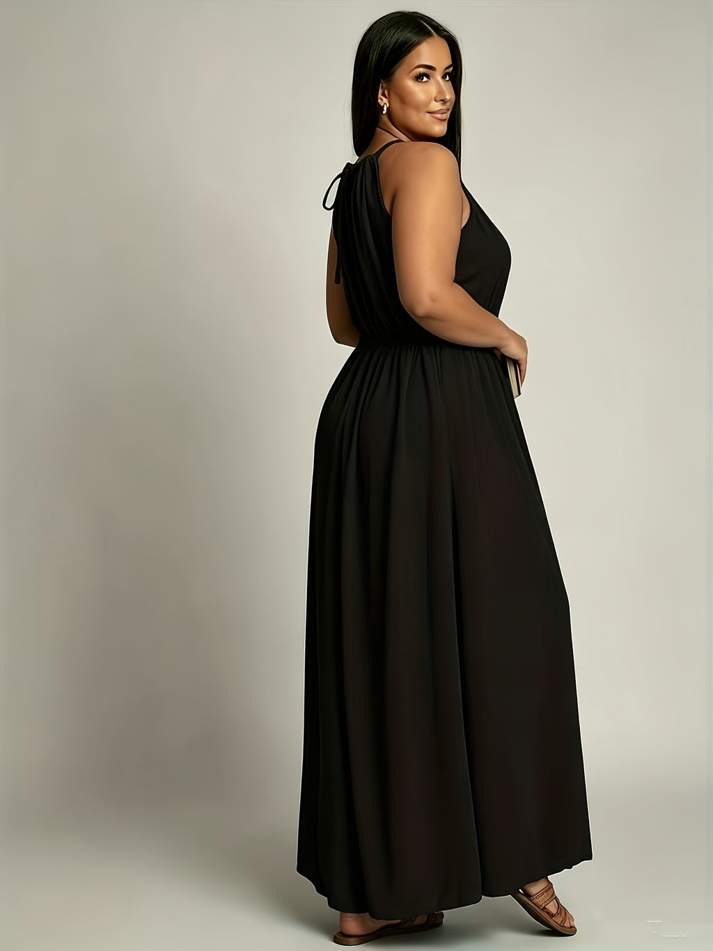 Robe longue grande taille — Noire, dos nu et fente haute