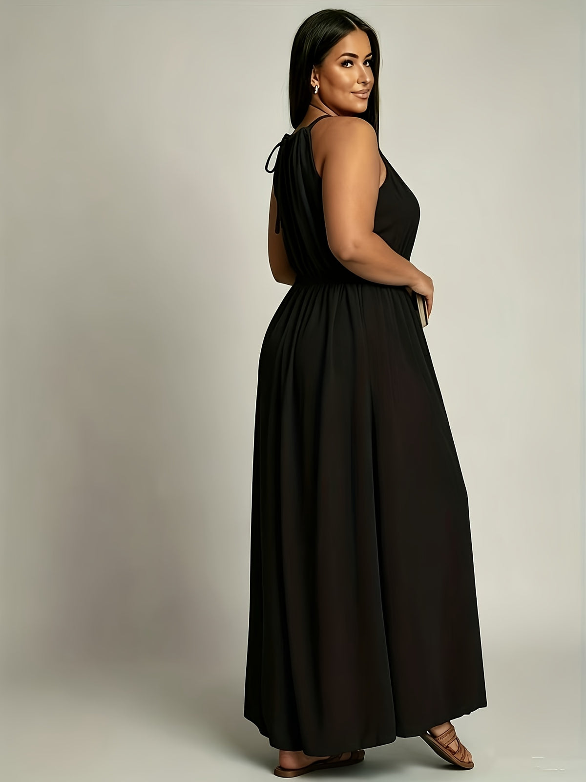 Robe longue grande taille — Noire, dos nu et fente haute