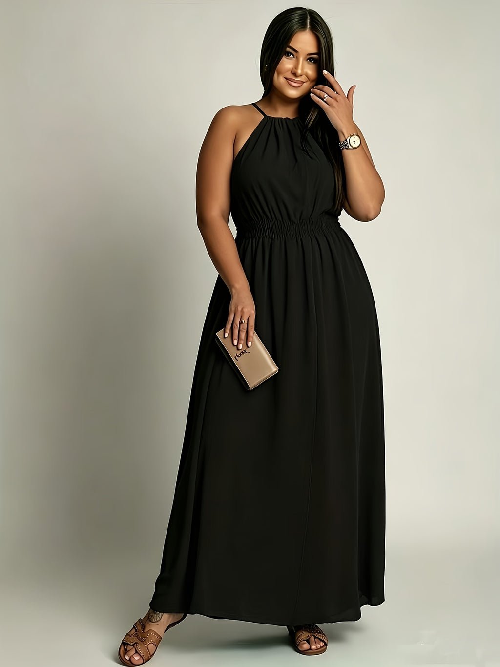 Robe longue grande taille — Noire, dos nu et fente haute