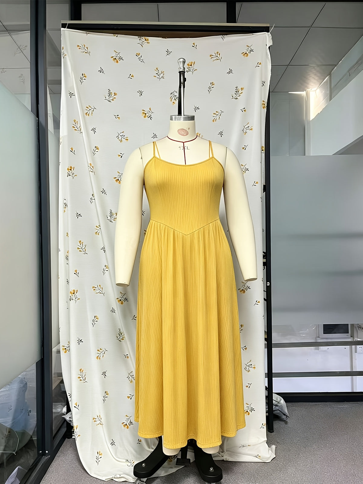Robe longue grande taille — Maille côtelée à buste pointu