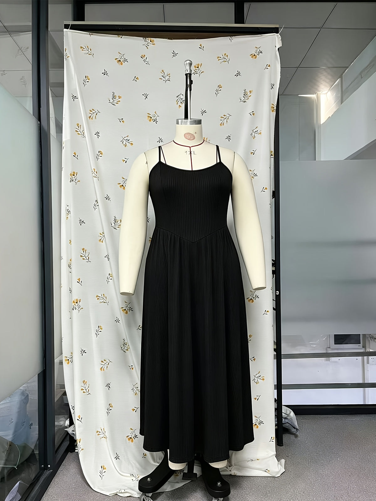 Robe longue grande taille — Maille côtelée à buste pointu
