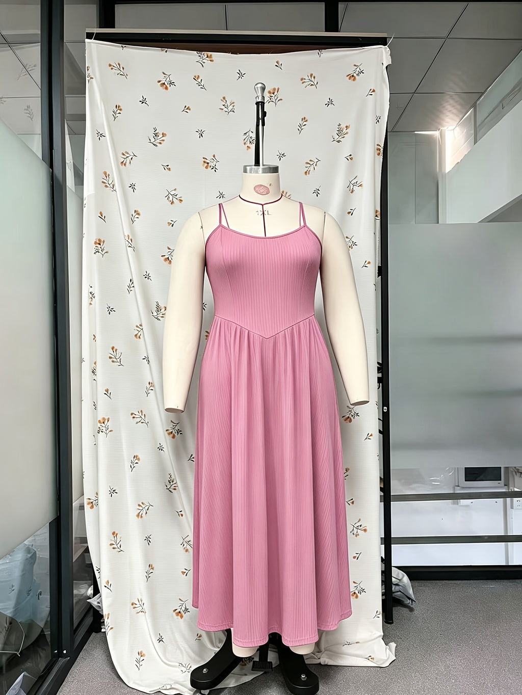 Robe longue grande taille — Maille côtelée à buste pointu