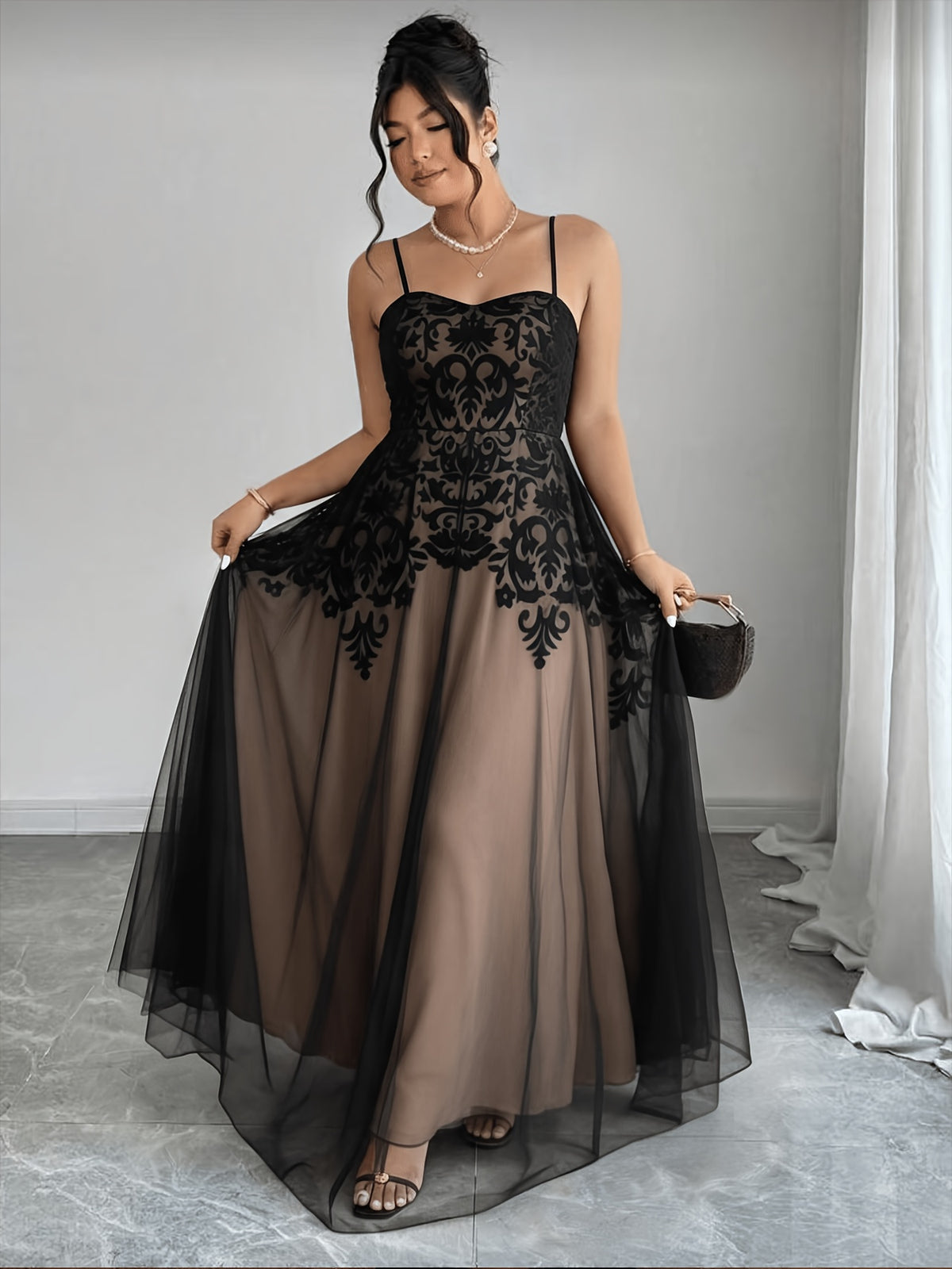 Robe longue grande taille — Motif baroque floqué sur maille