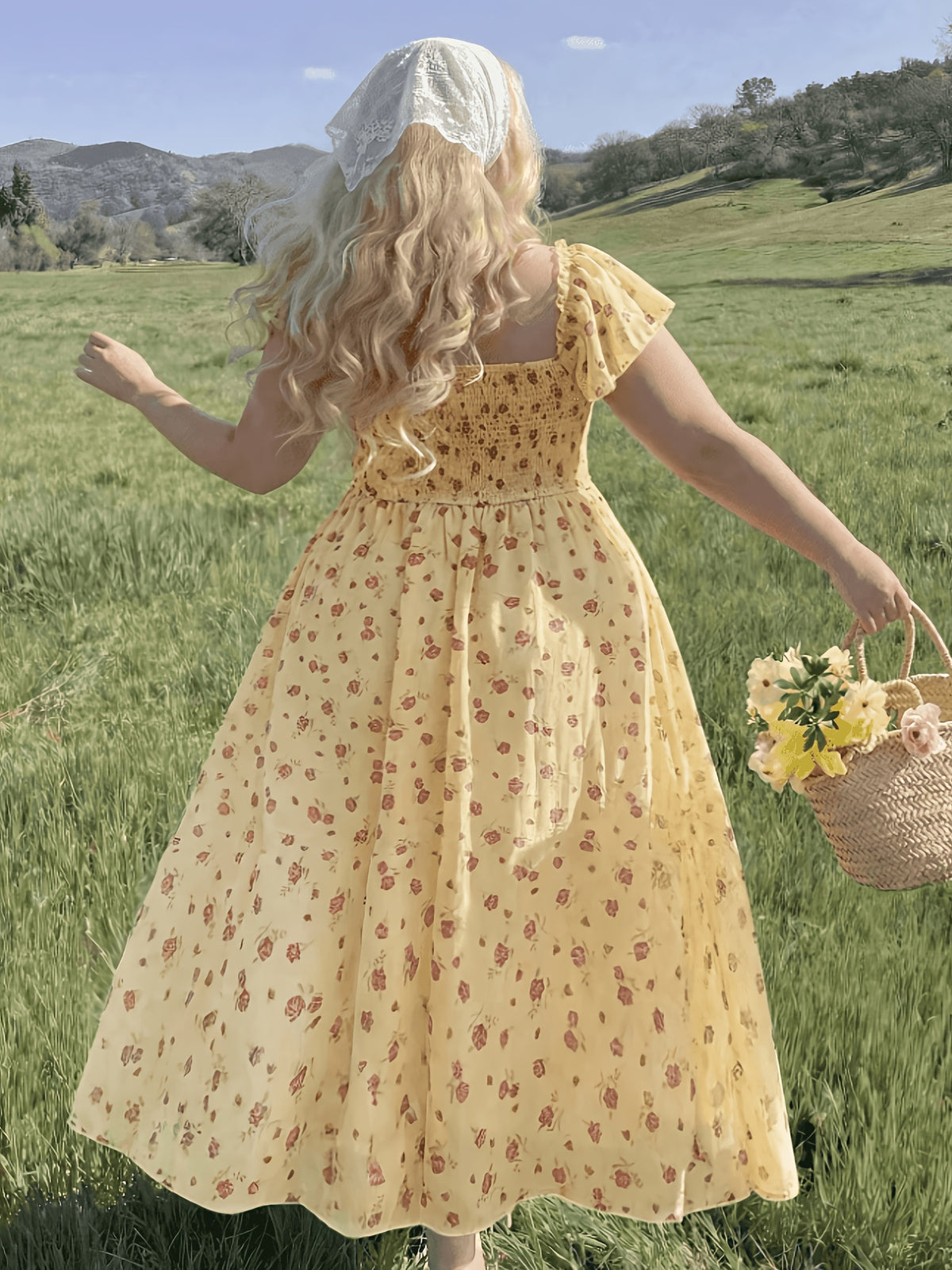 Robe longue grande taille — Petites fleurs sur mousseline jaune