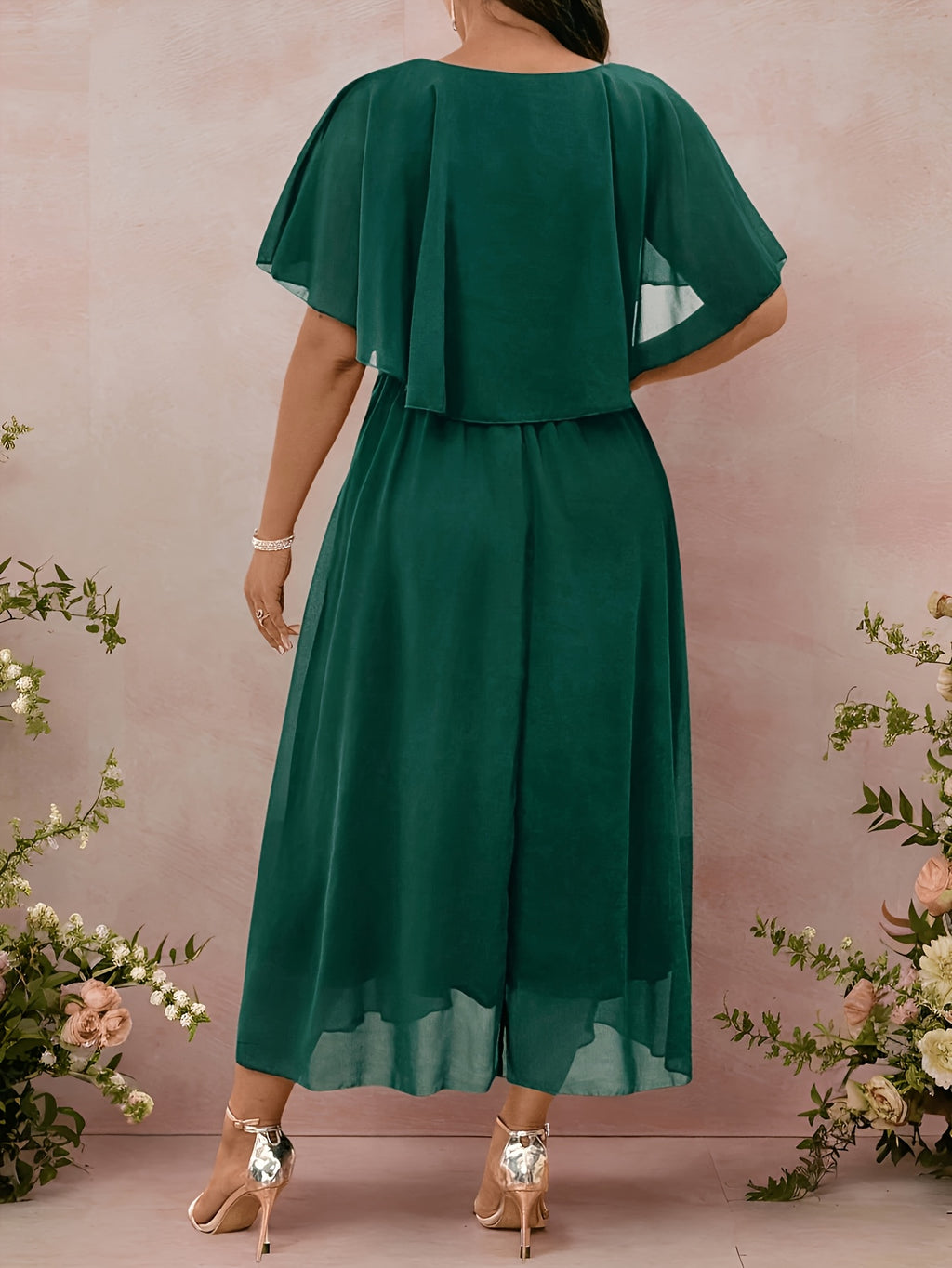 Robe longue grande taille — Mousseline verte à manche cape