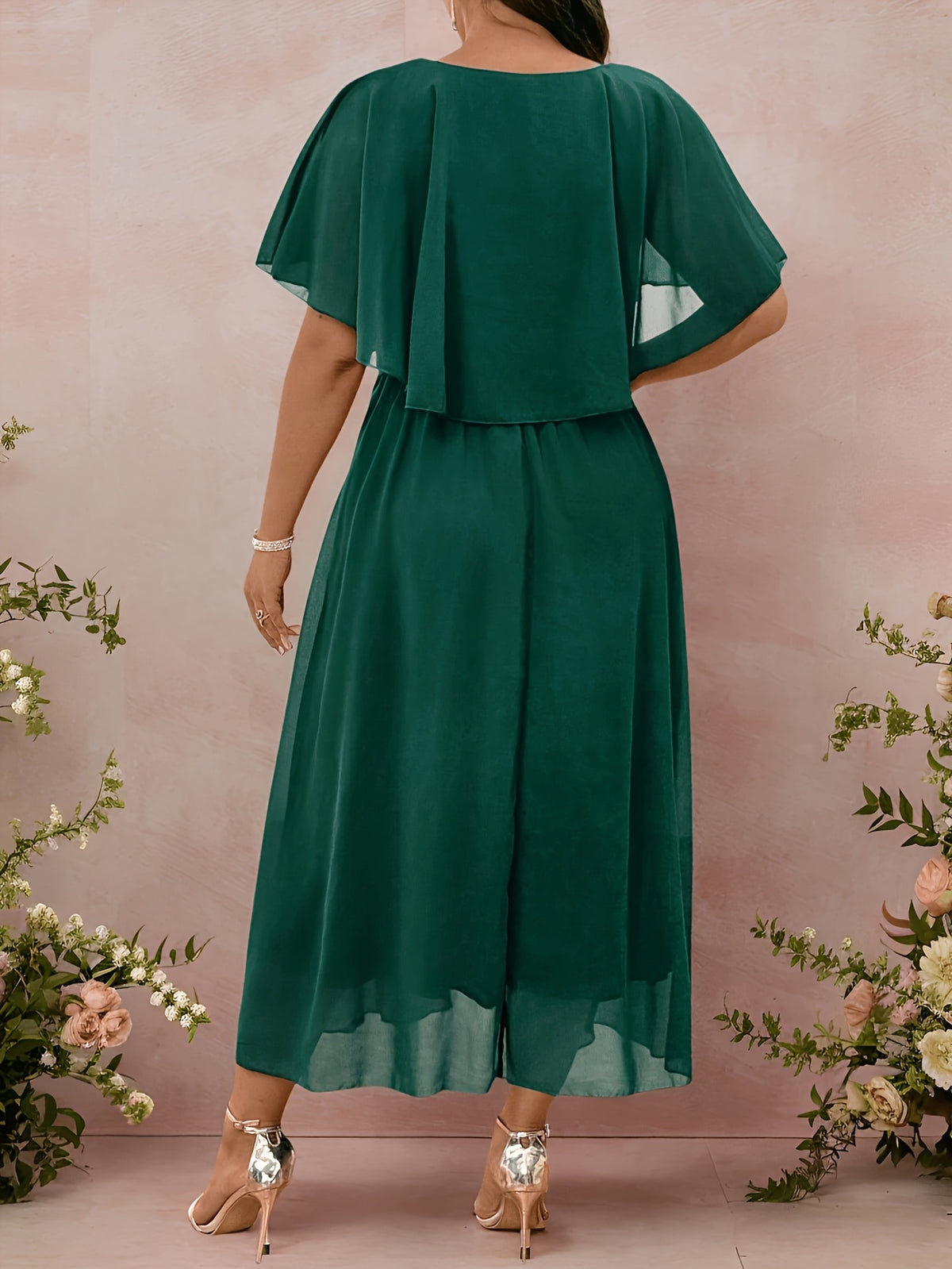 Robe longue grande taille — Mousseline verte à manche cape