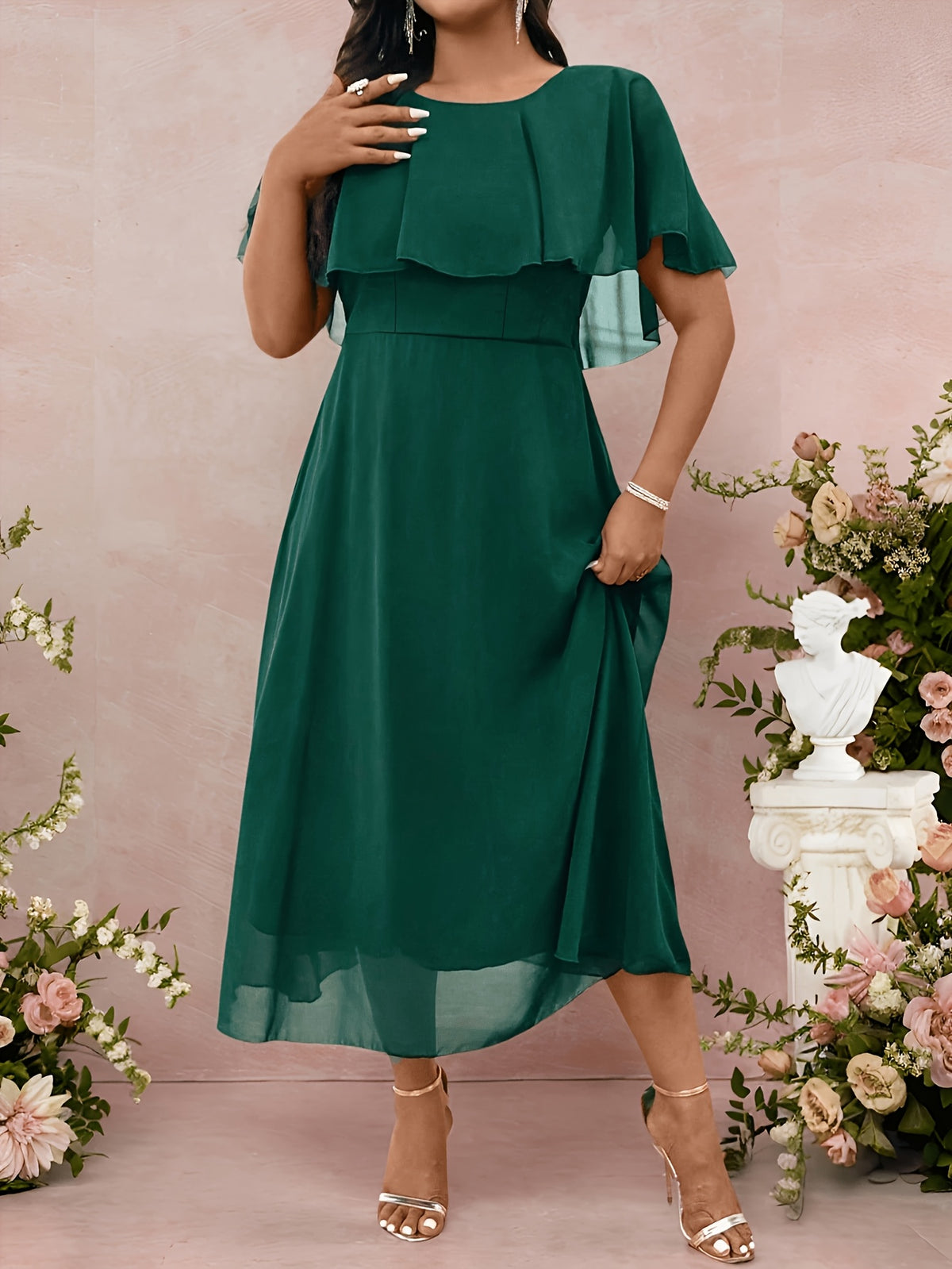 Robe longue grande taille — Mousseline verte à manche cape