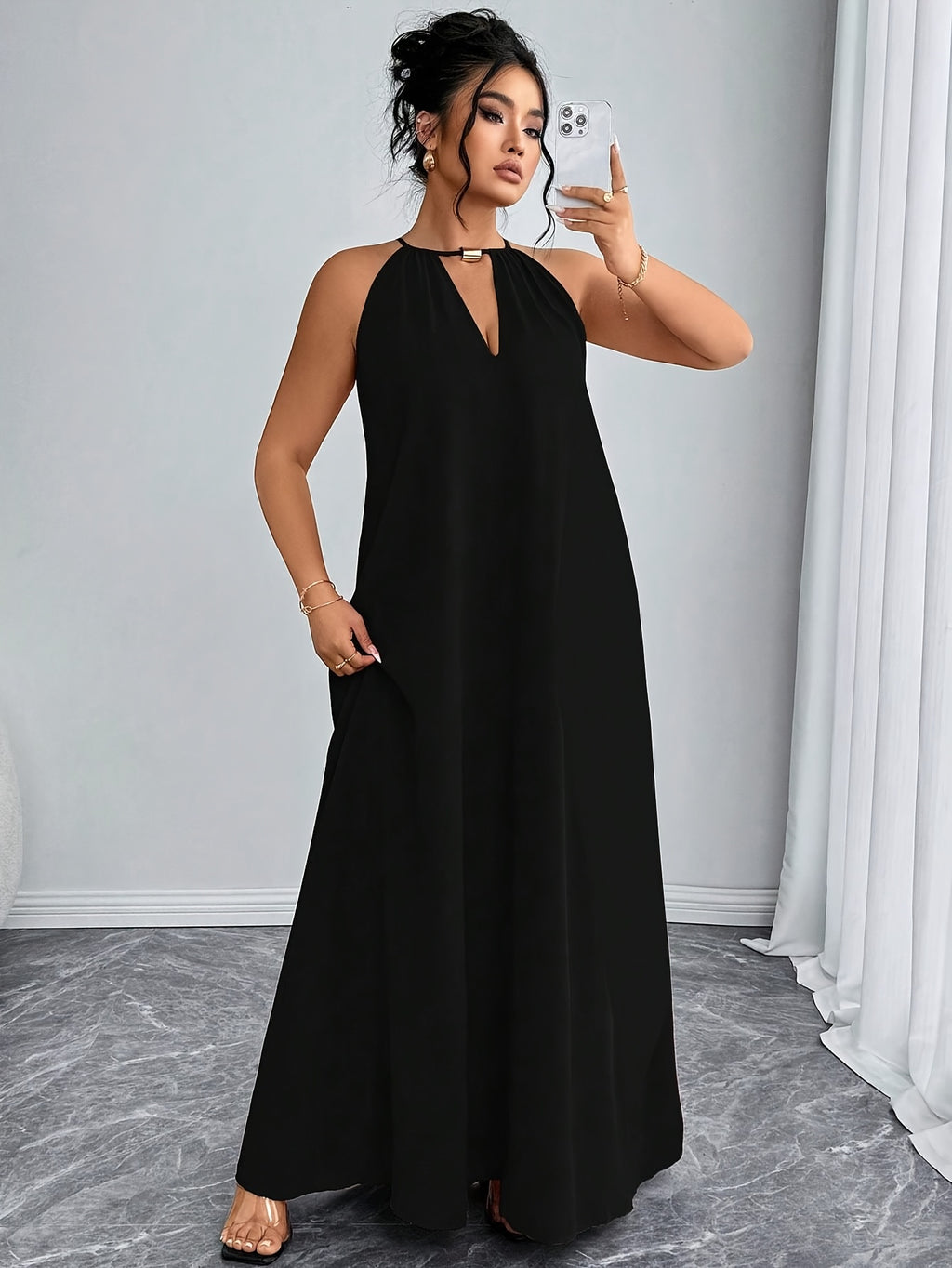Robe longue grande taille — Attache au cou et barrette dorée
