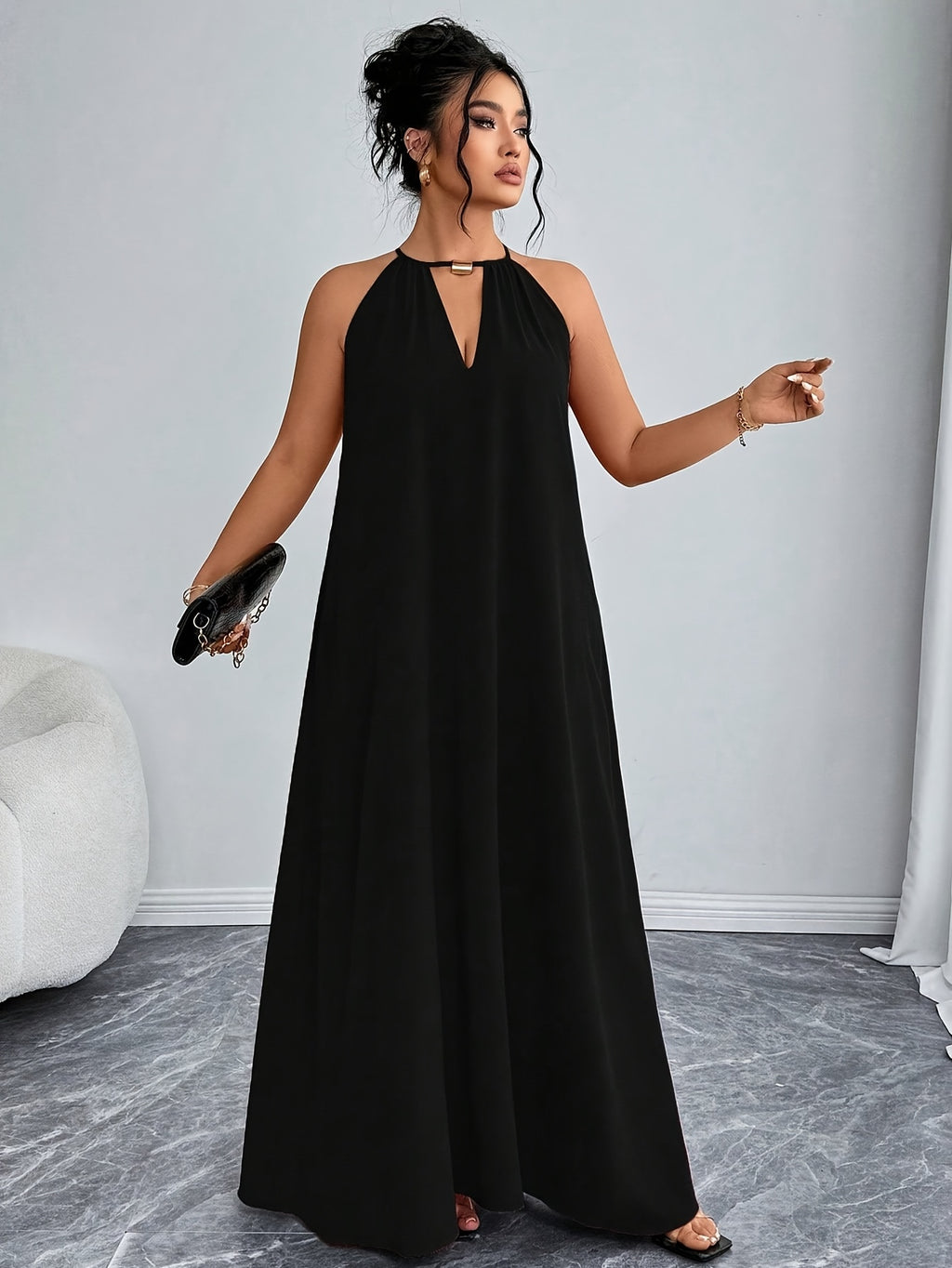 Robe longue grande taille — Attache au cou et barrette dorée