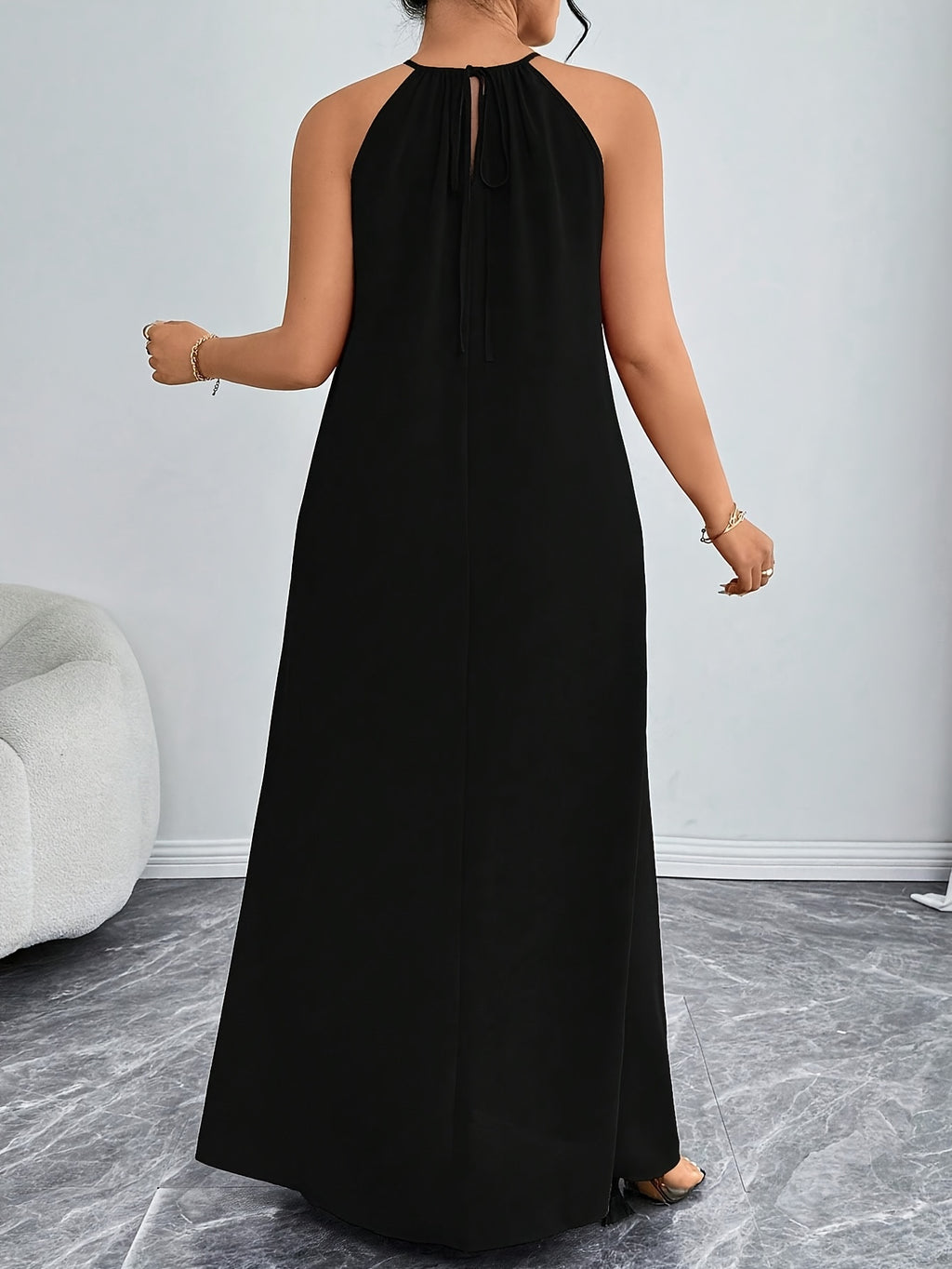 Robe longue grande taille — Attache au cou et barrette dorée
