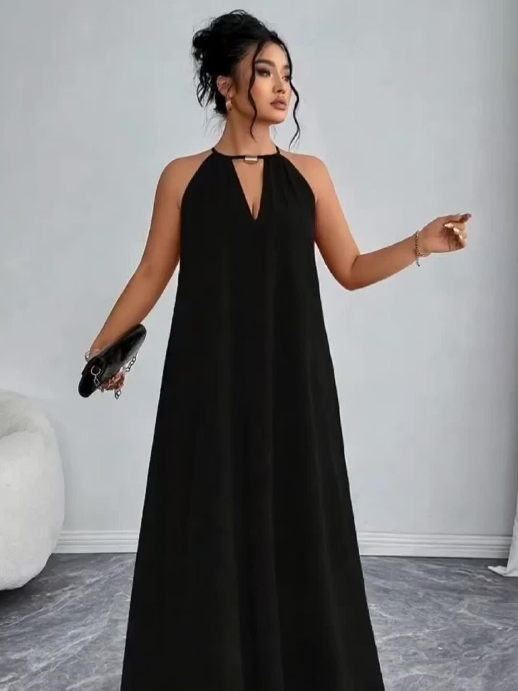 Robe longue grande taille — Attache au cou et barrette dorée