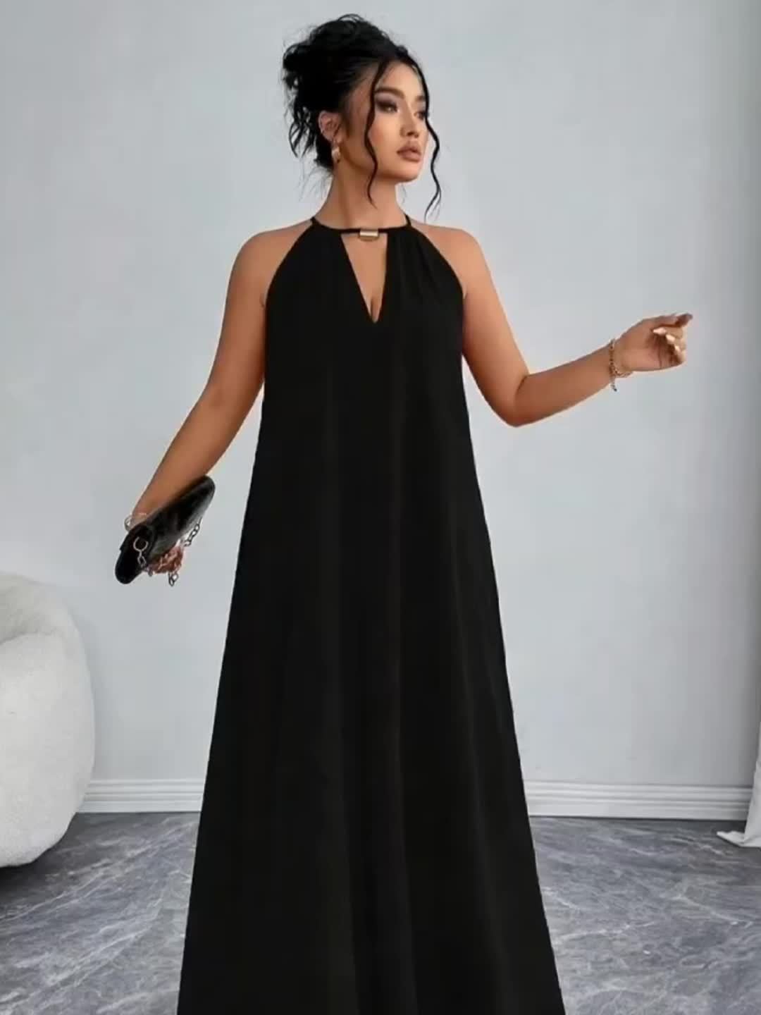 Robe longue grande taille — Attache au cou et barrette dorée
