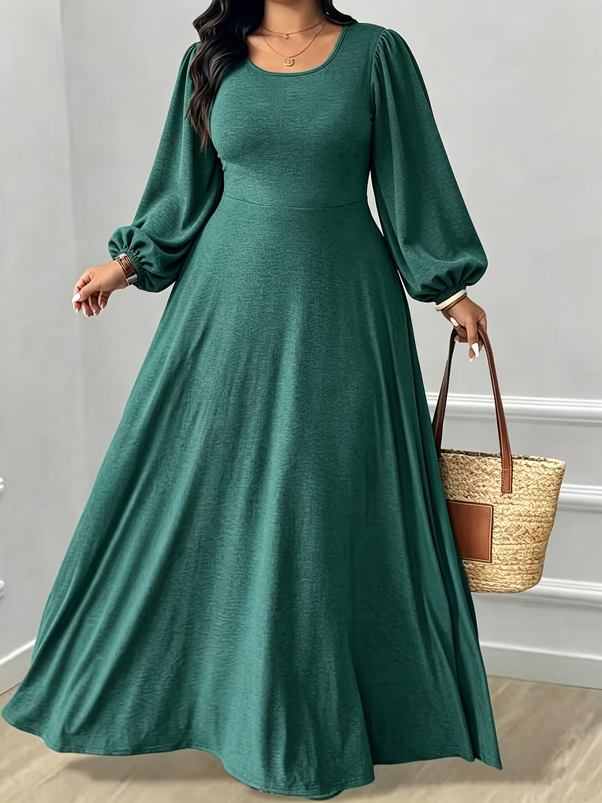 Robe longue grande taille — Noire à dos noué et découpe