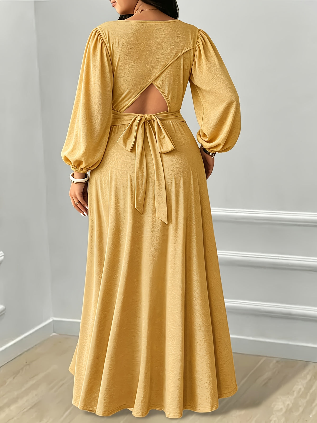 Robe longue grande taille — Noire à dos noué et découpe