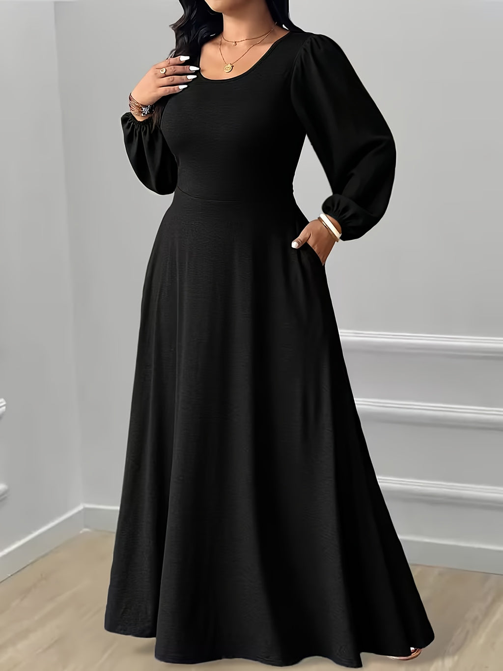 Robe longue grande taille — Noire à dos noué et découpe