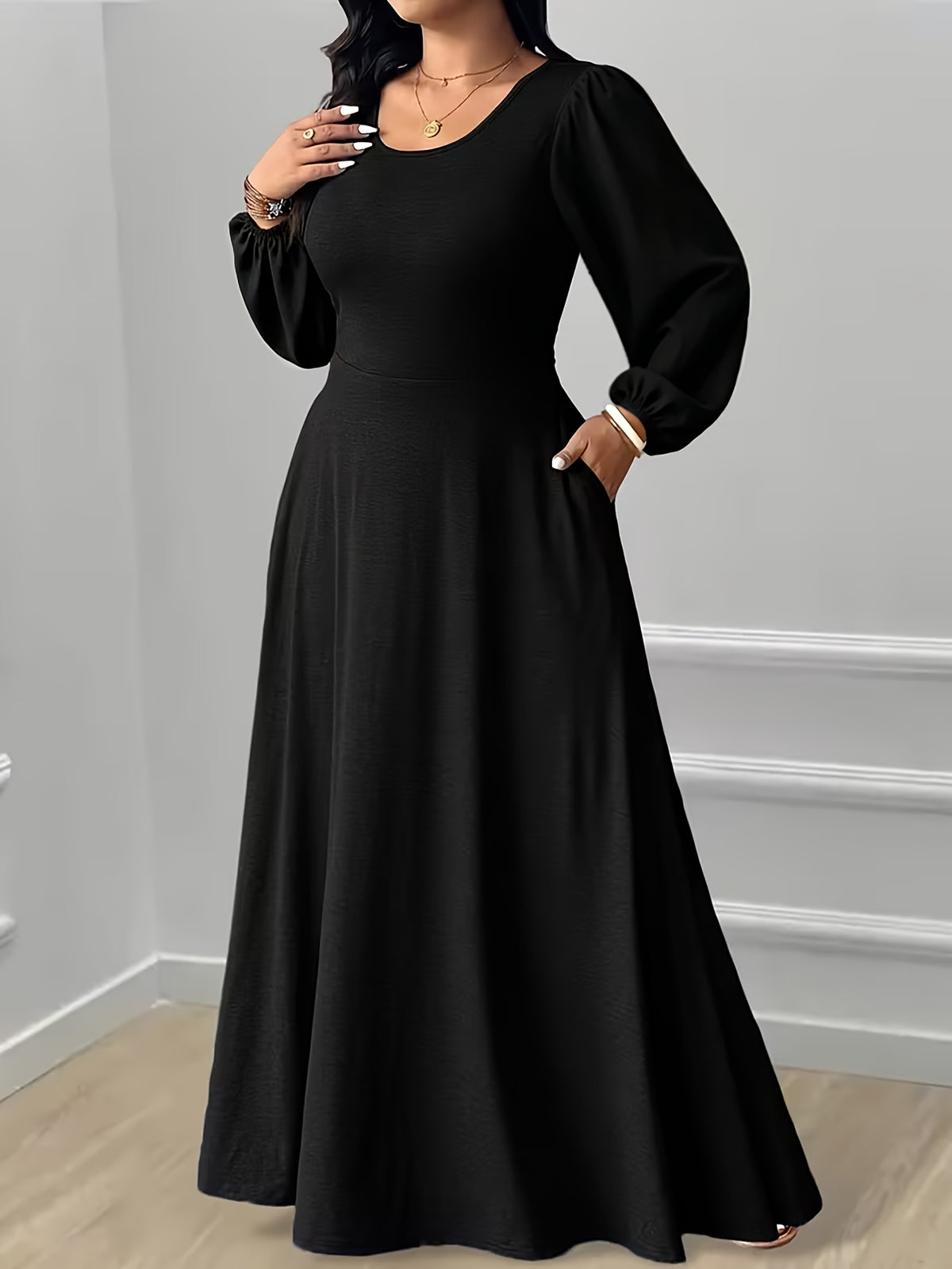 Robe longue grande taille — Noire à dos noué et découpe