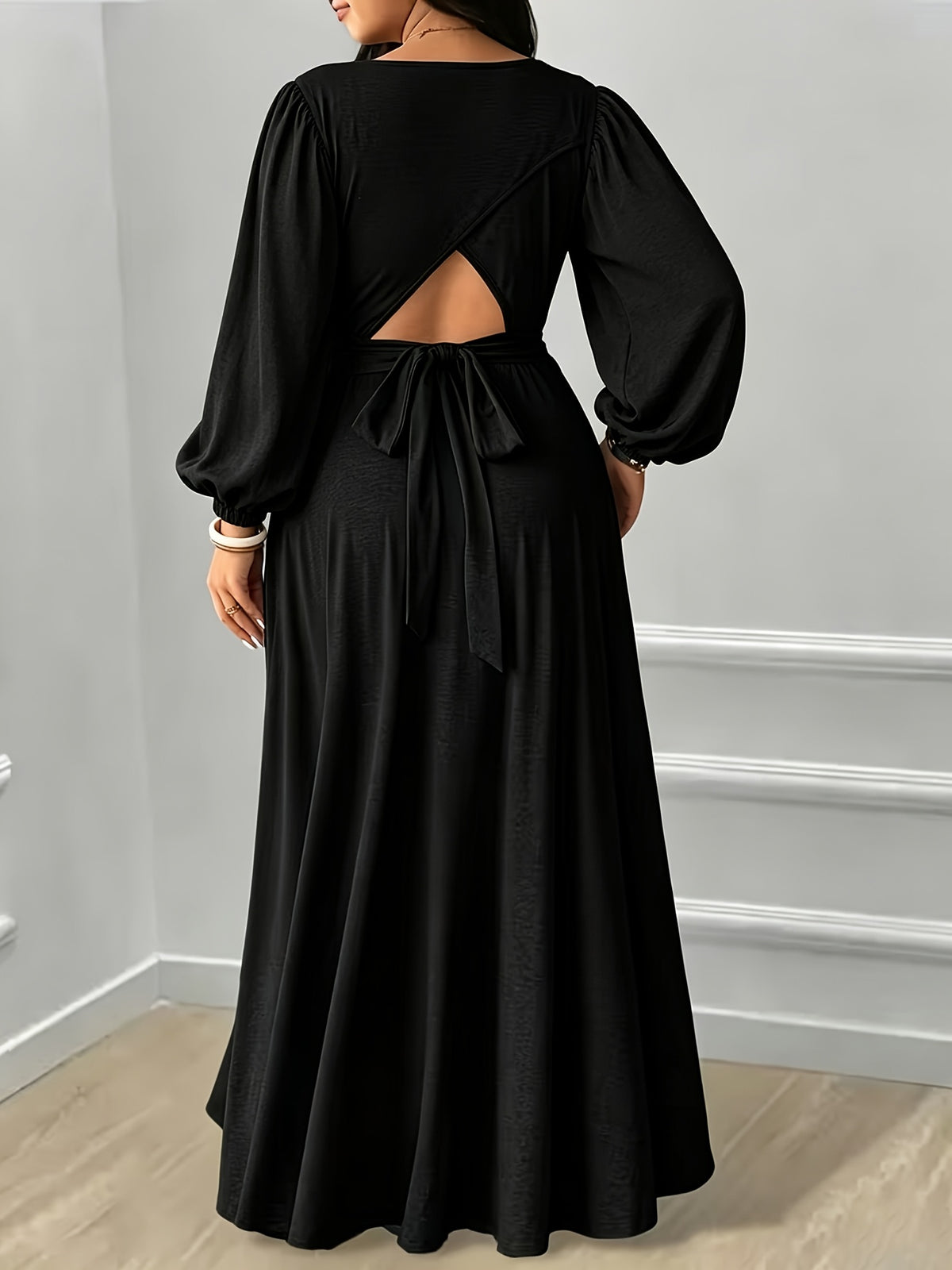Robe longue grande taille — Noire à dos noué et découpe
