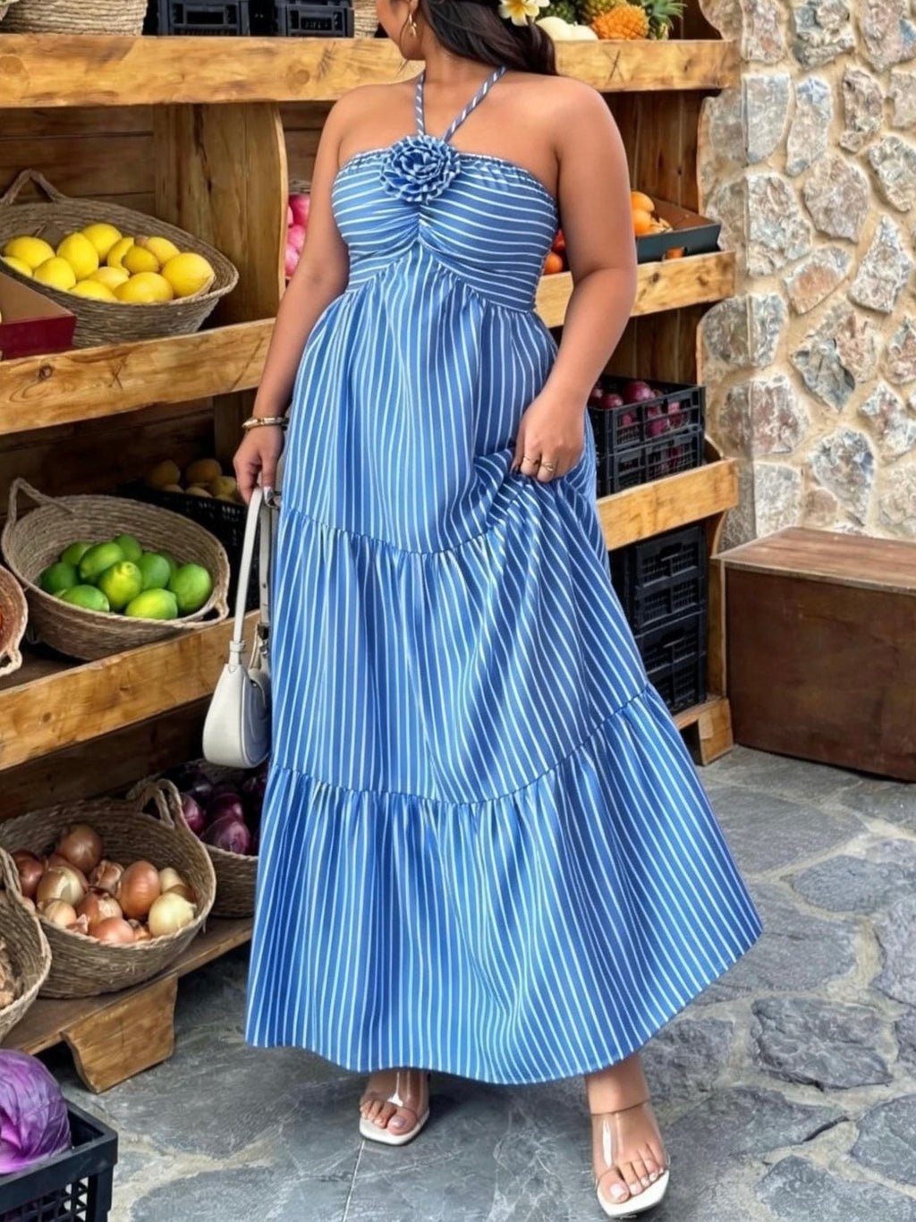 Robe longue grande taille — Rayée bleue, rose de tissu au buste