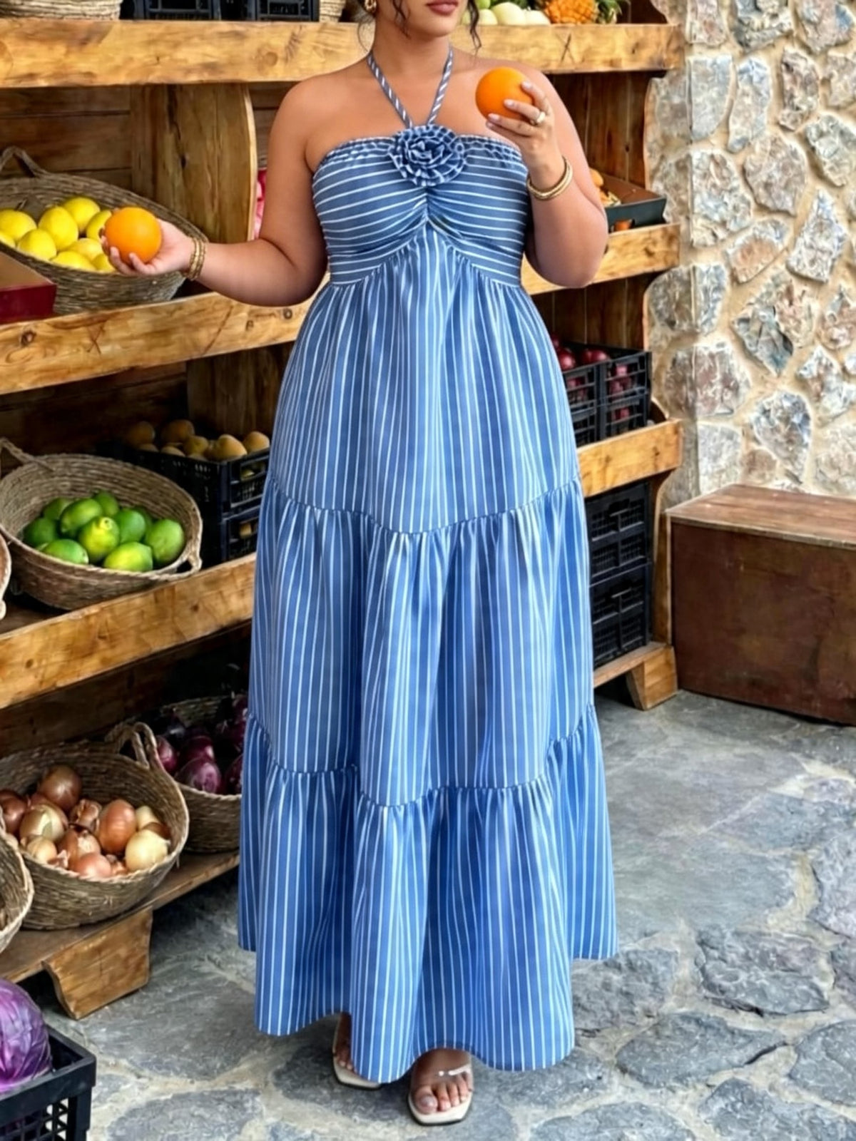 Robe longue grande taille — Rayée bleue, rose de tissu au buste