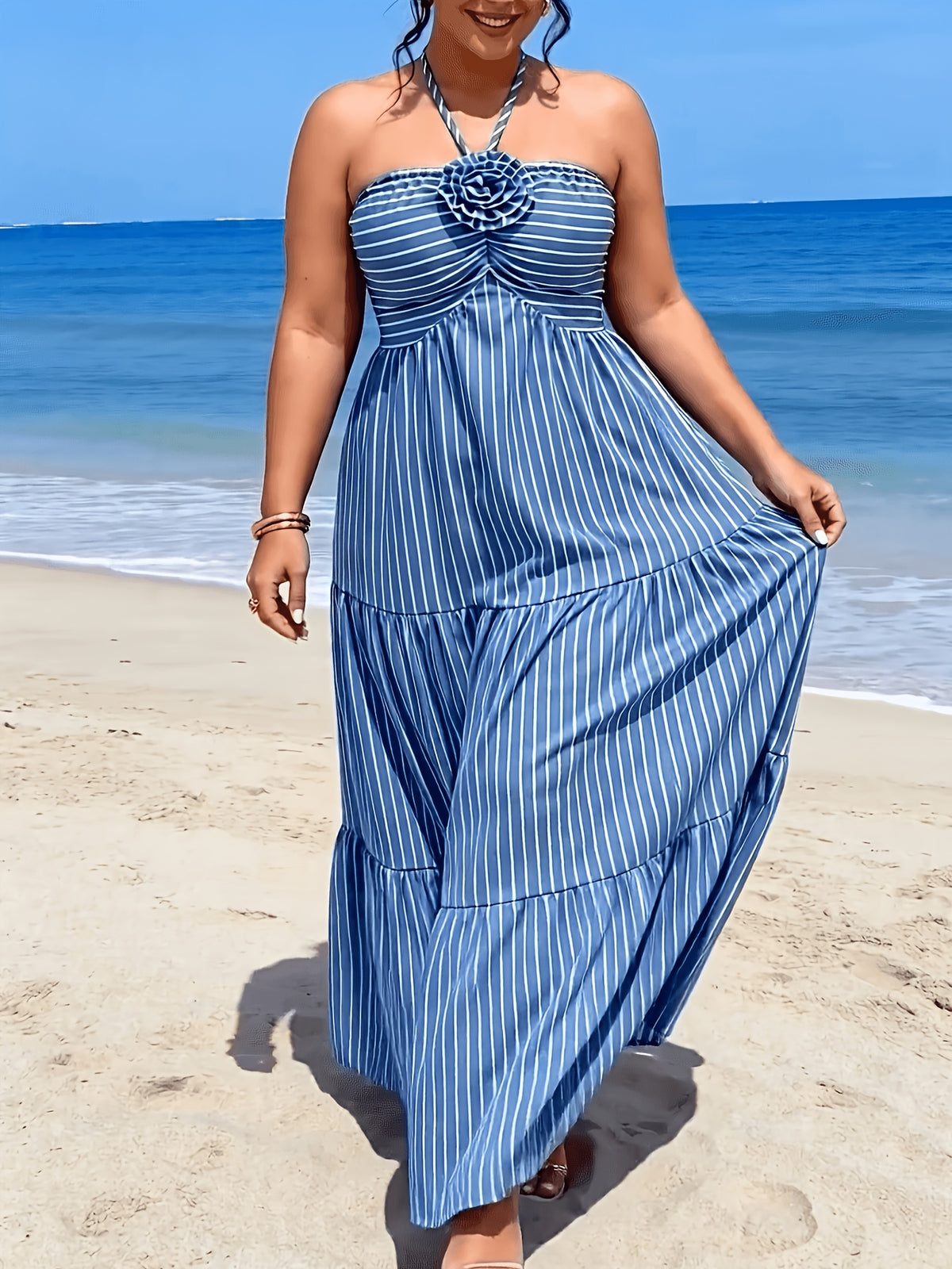 Robe longue grande taille — Rayée bleue, rose de tissu au buste