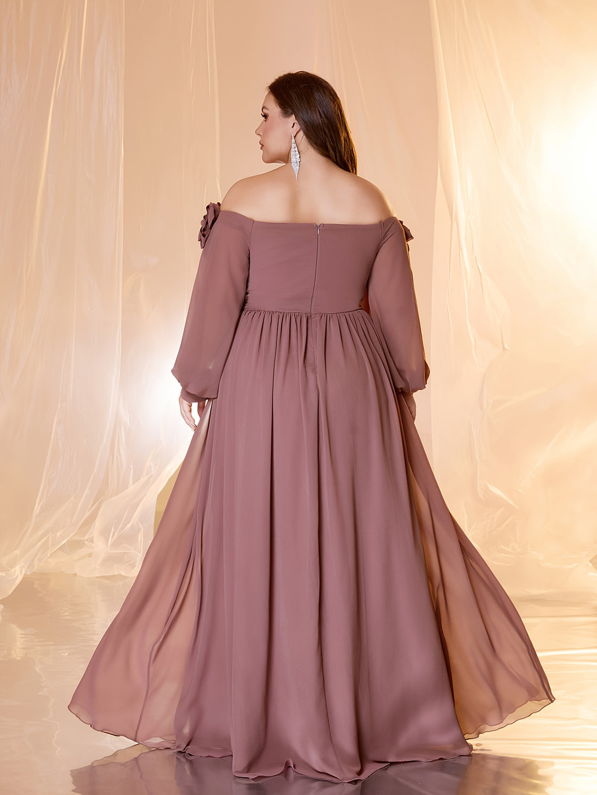 Robe longue grande taille, relief sur le bardot