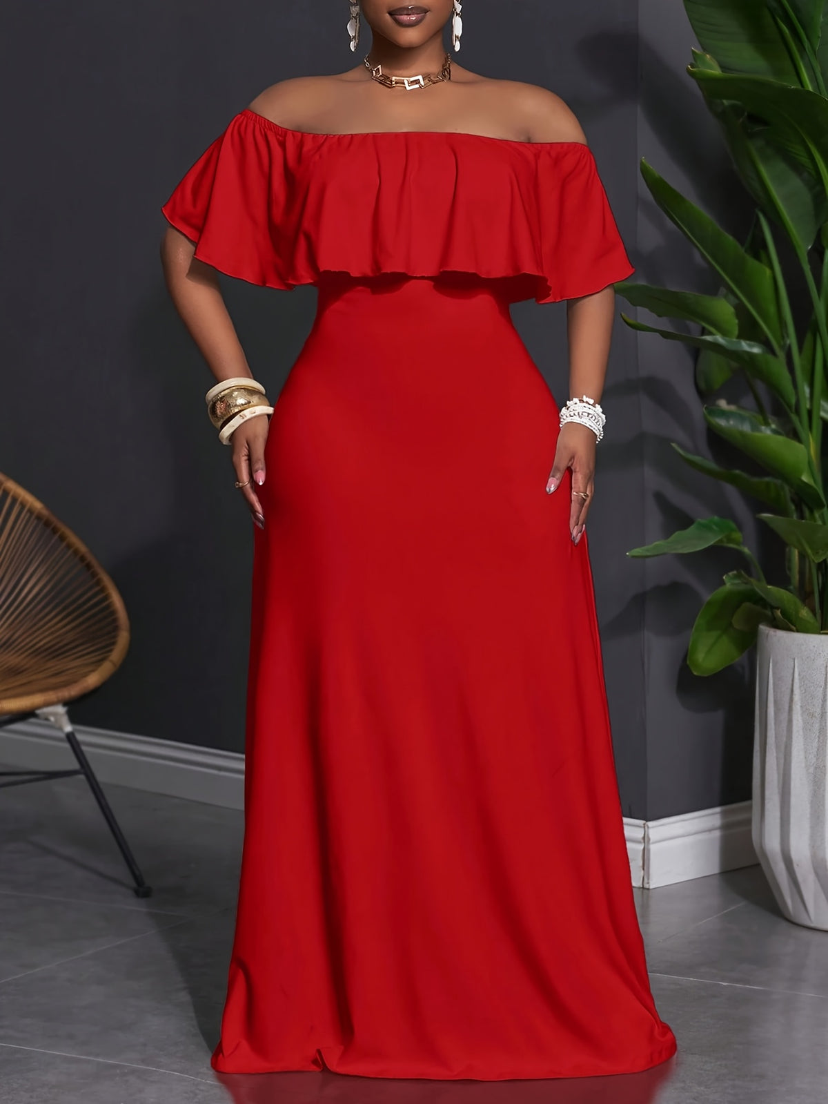 Robe longue grande taille — Rouge à épaules dénudées et volant