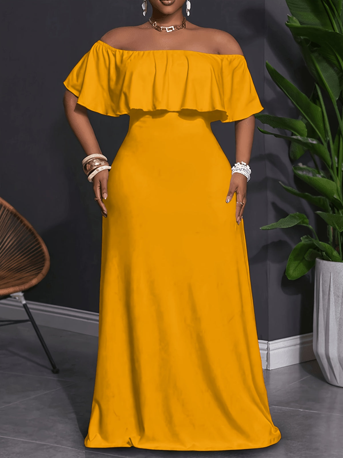 Robe longue grande taille — Rouge à épaules dénudées et volant
