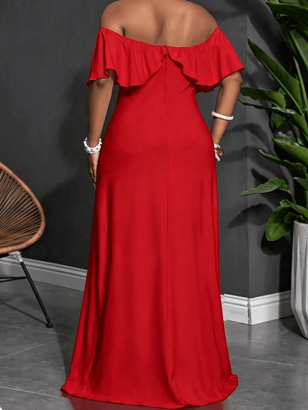Robe longue grande taille — Rouge à épaules dénudées et volant