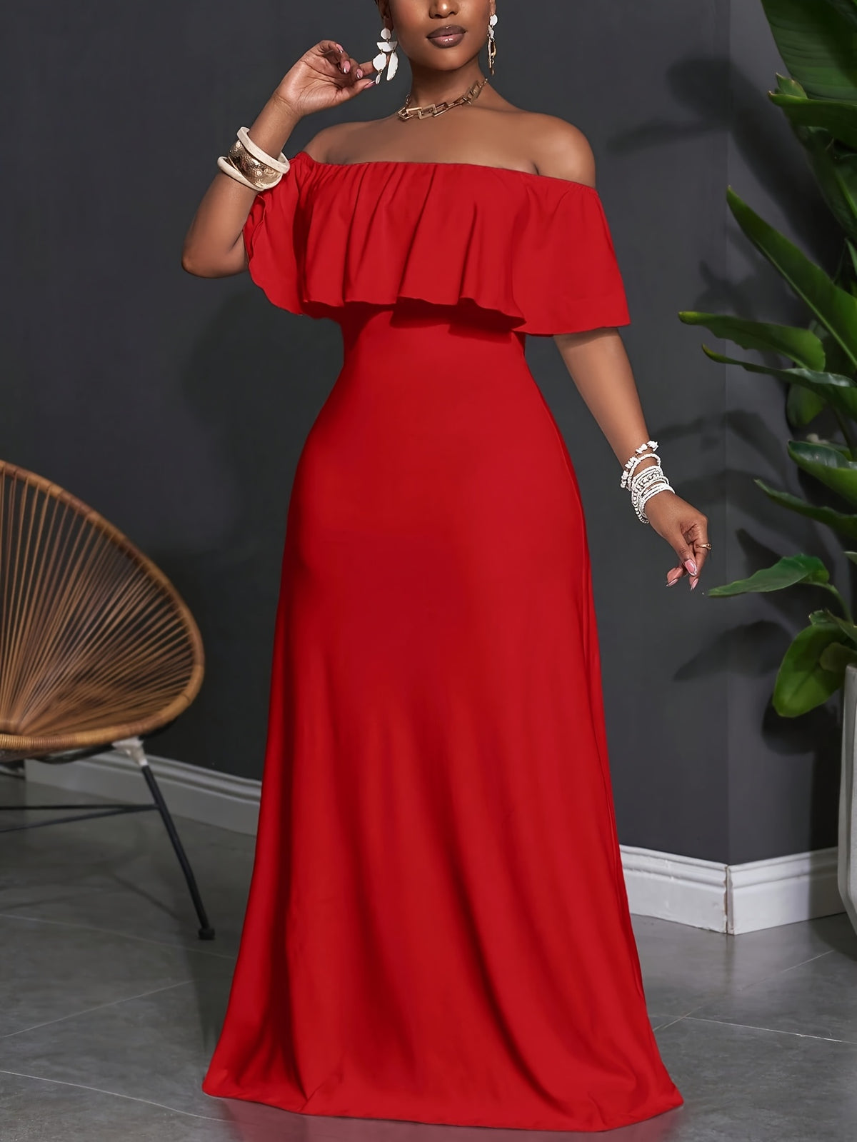 Robe longue grande taille — Rouge à épaules dénudées et volant