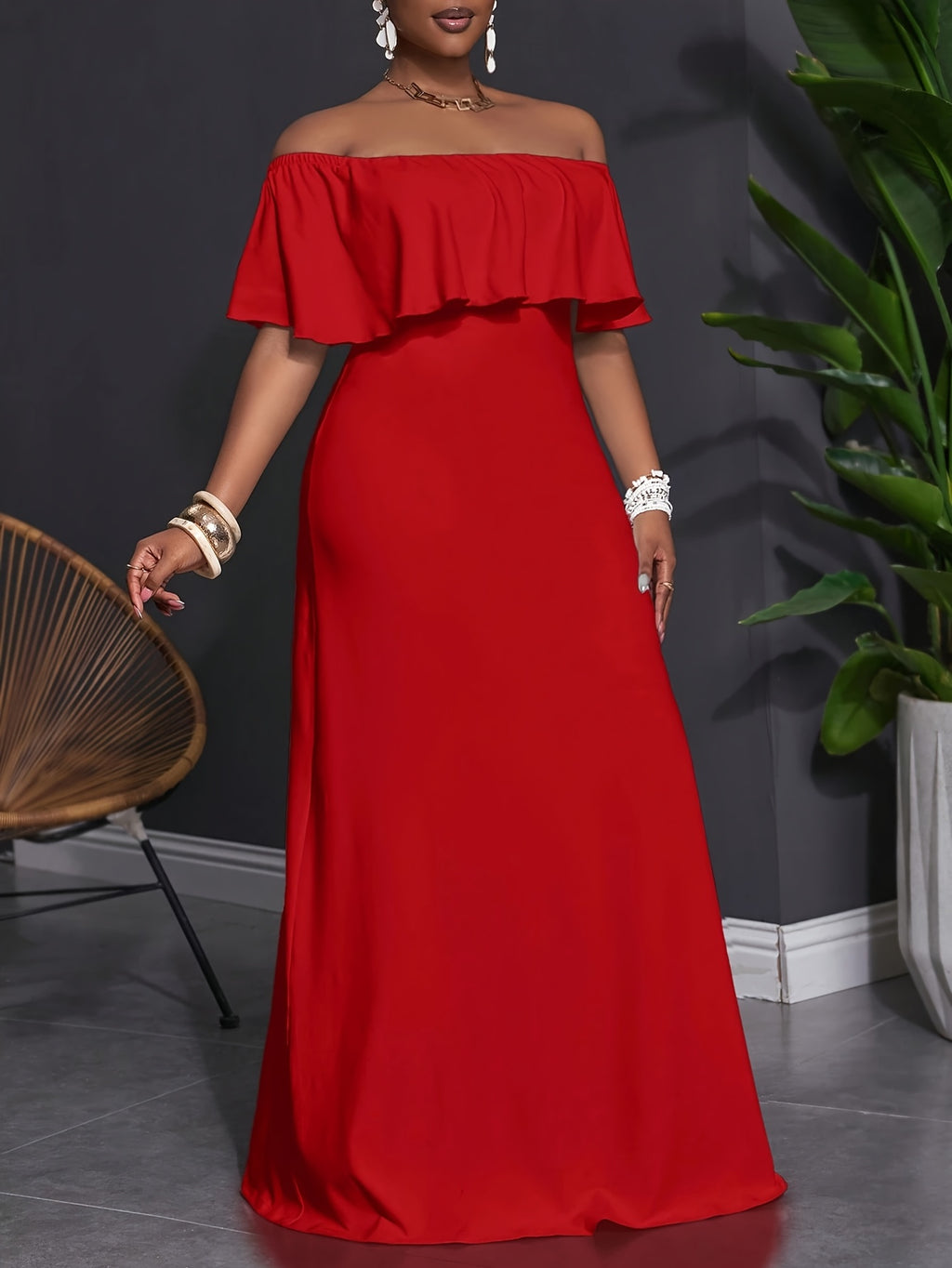 Robe longue grande taille — Rouge à épaules dénudées et volant