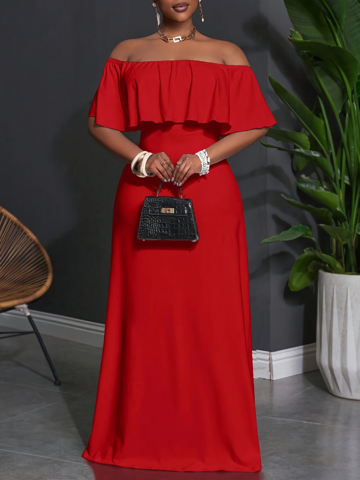Robe longue grande taille — Rouge à épaules dénudées et volant