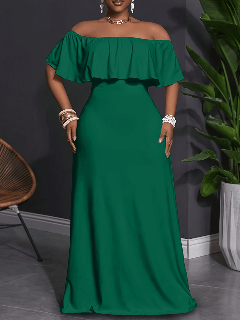 Robe longue grande taille — Rouge à épaules dénudées et volant