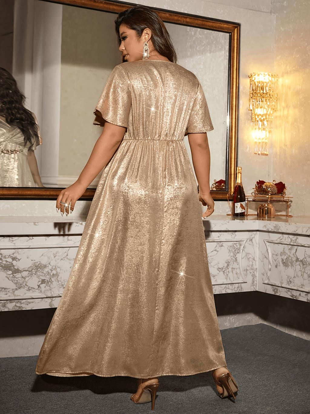Robe longue grande taille — Chaîne dorée sur la ceinture