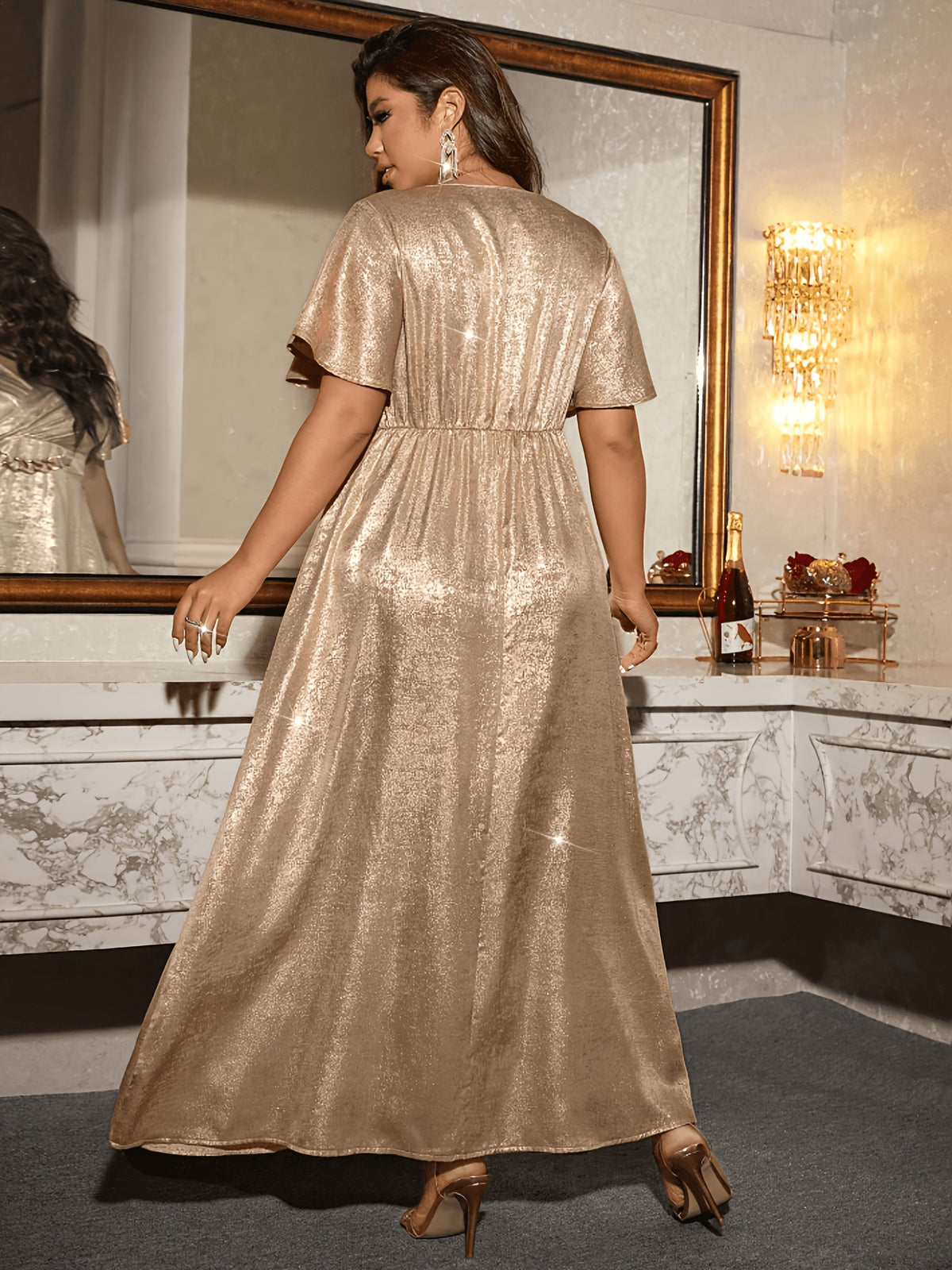 Robe longue grande taille — Chaîne dorée sur la ceinture