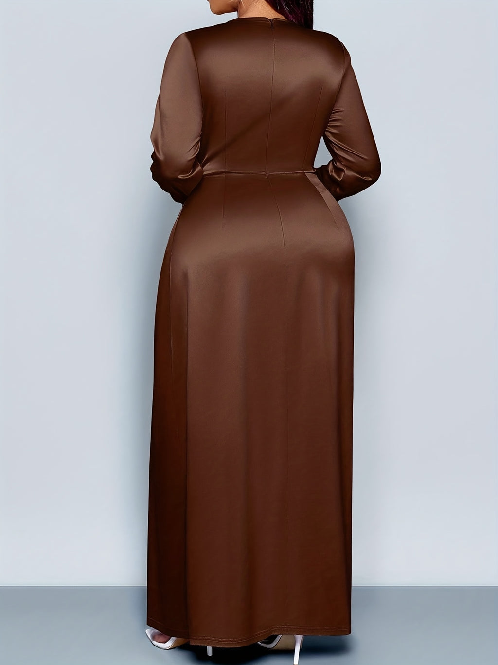 Robe longue grande taille — Satin drapé noir ou chocolat