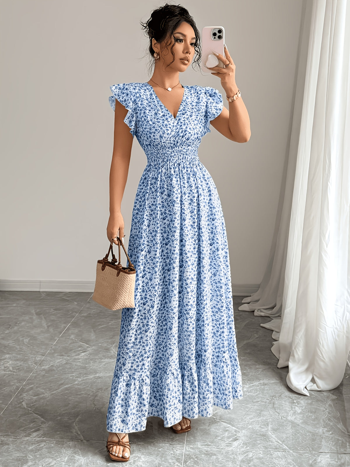 Robe longue grande taille — Semis de fleurs bleues miniatures