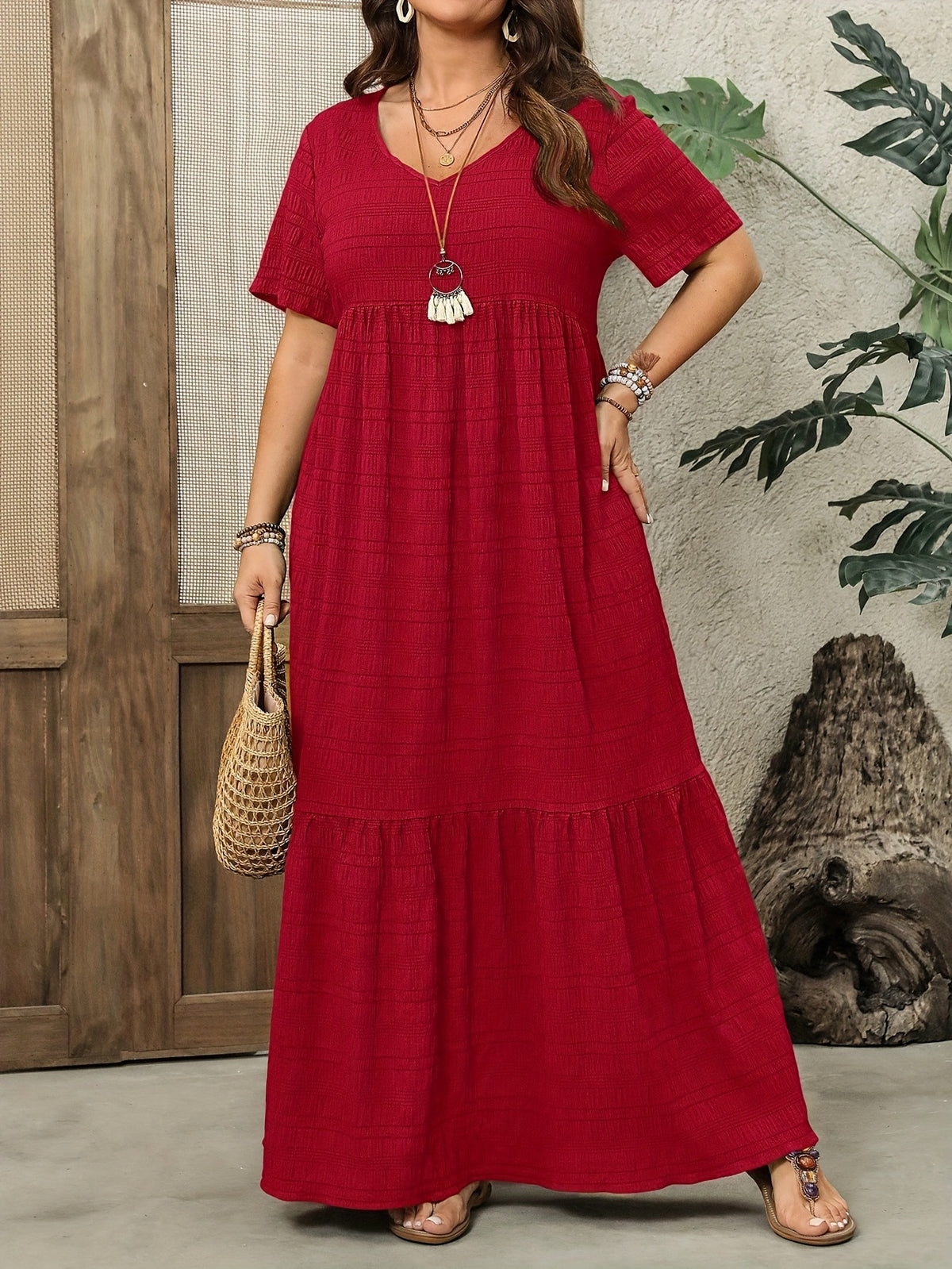 Robe longue grande taille — Tissu gaufré et jupe à étages