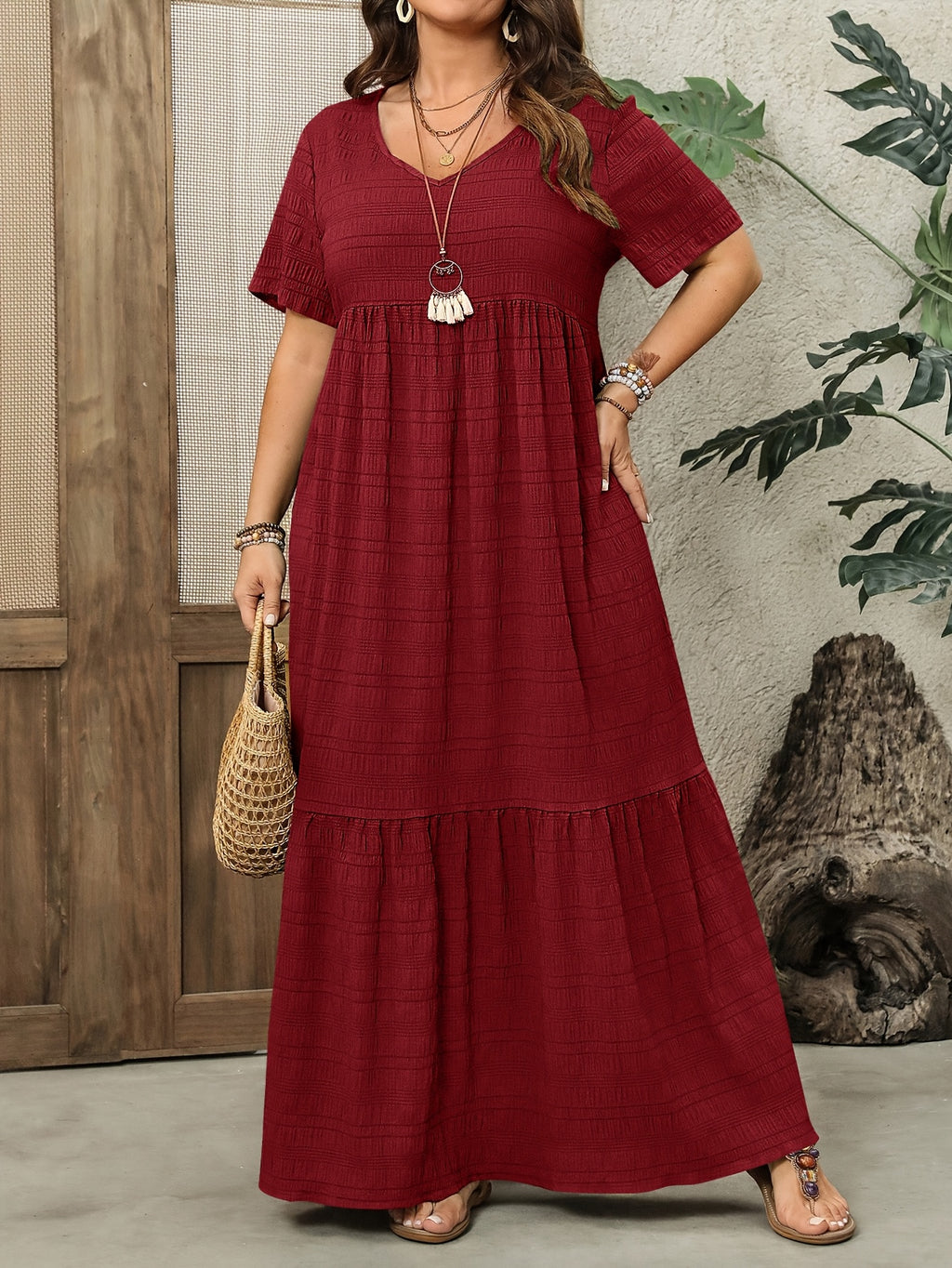 Robe longue grande taille — Tissu gaufré et jupe à étages