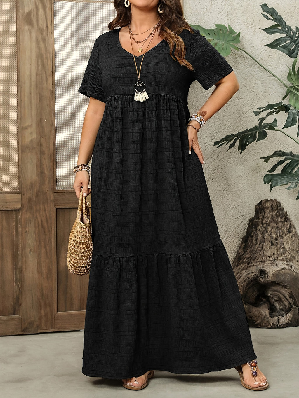 Robe longue grande taille — Tissu gaufré et jupe à étages