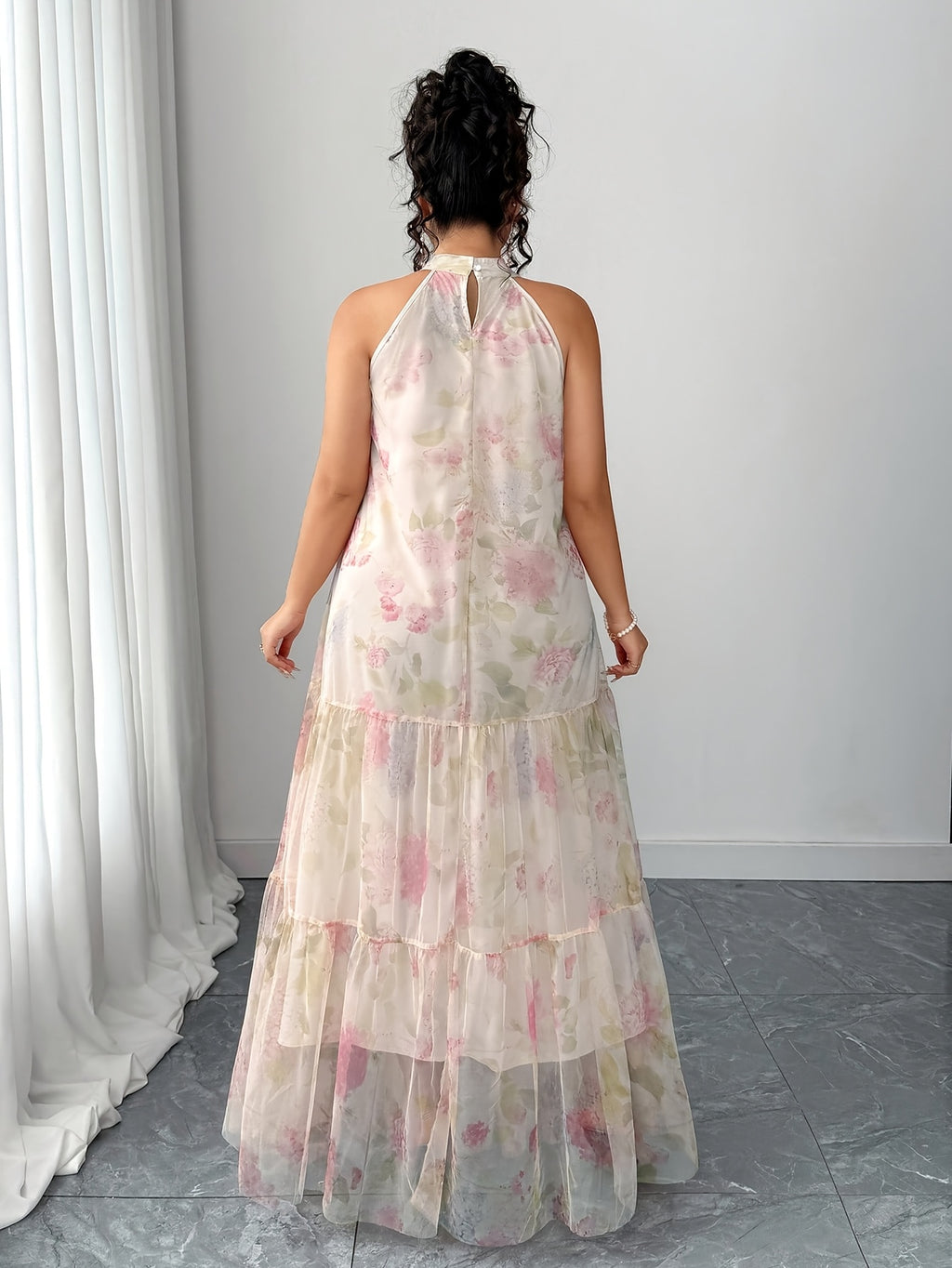 Robe longue grande taille — Tulle crème à fleurs pastel