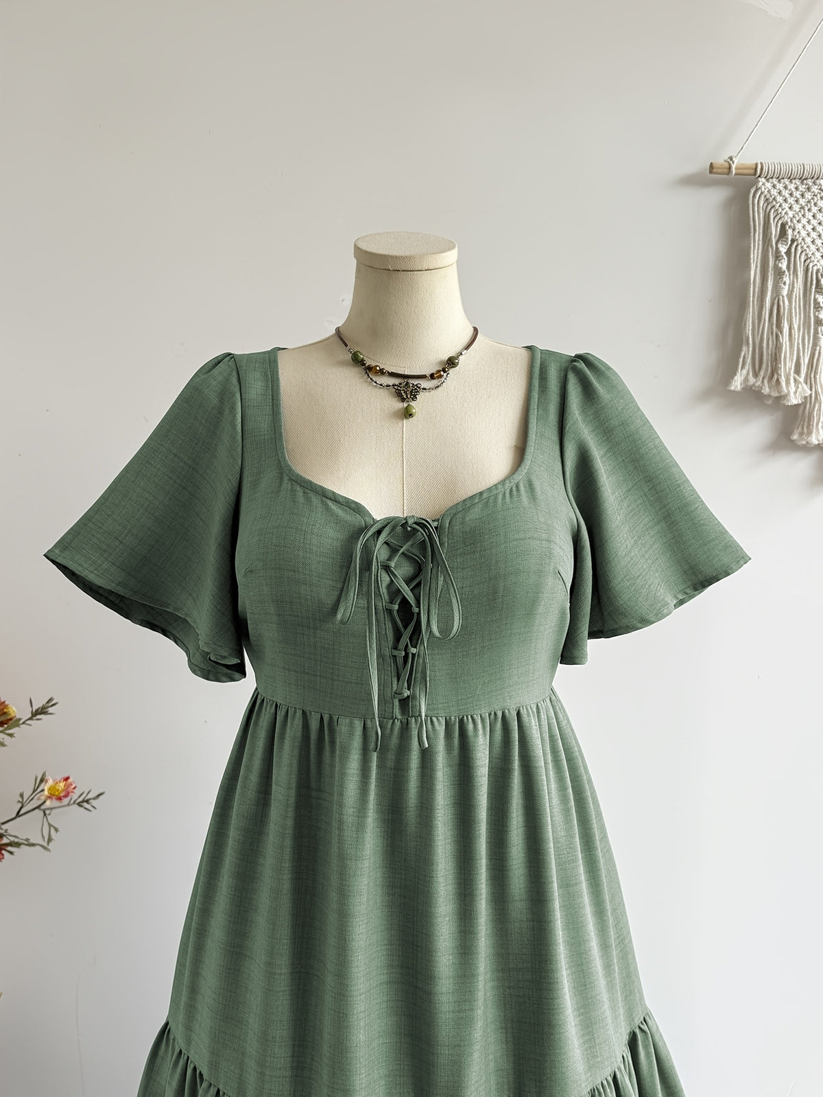 Robe longue grande taille — Vert sauge et laçage croisé