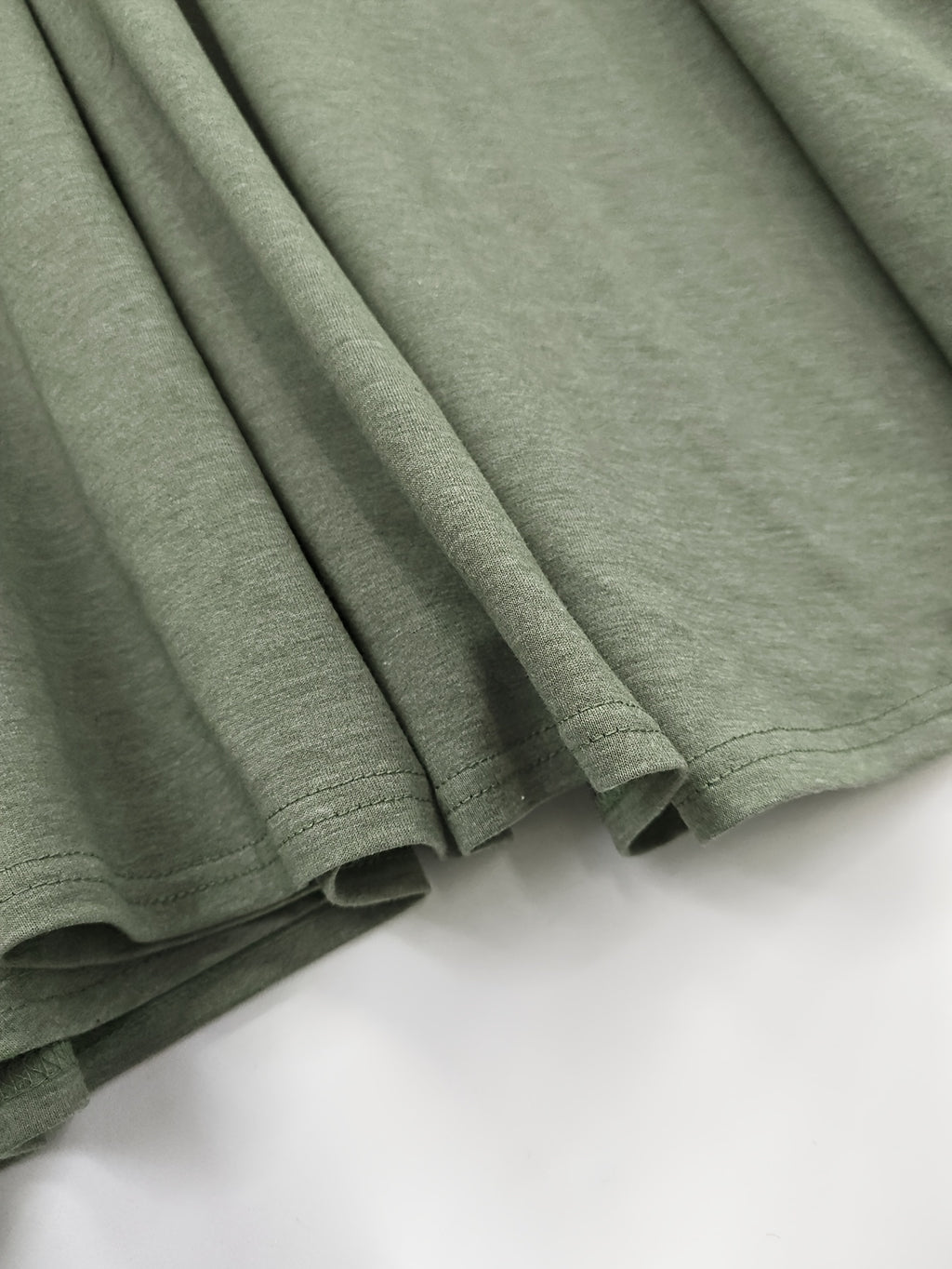 Robe longue grande taille, bouton de bois et poches latérales