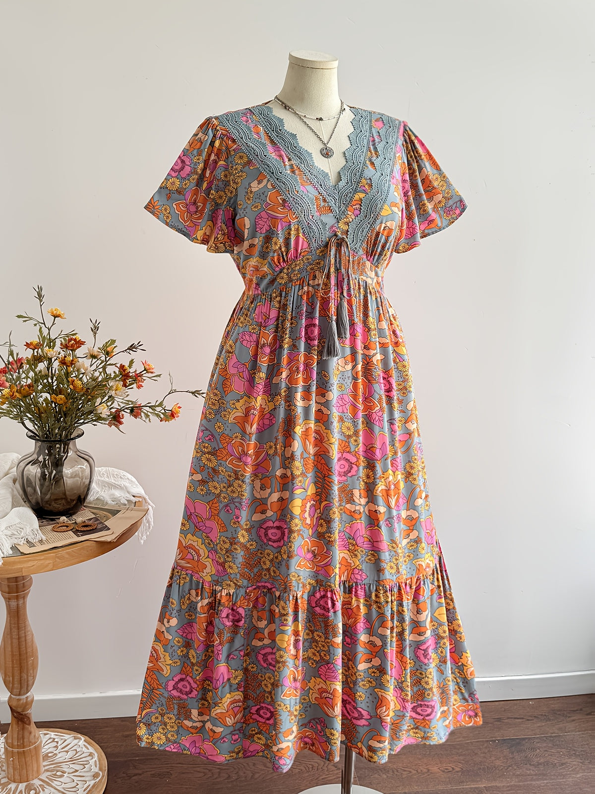 Robe longue grande taille — Floral rétro et galon de guipure