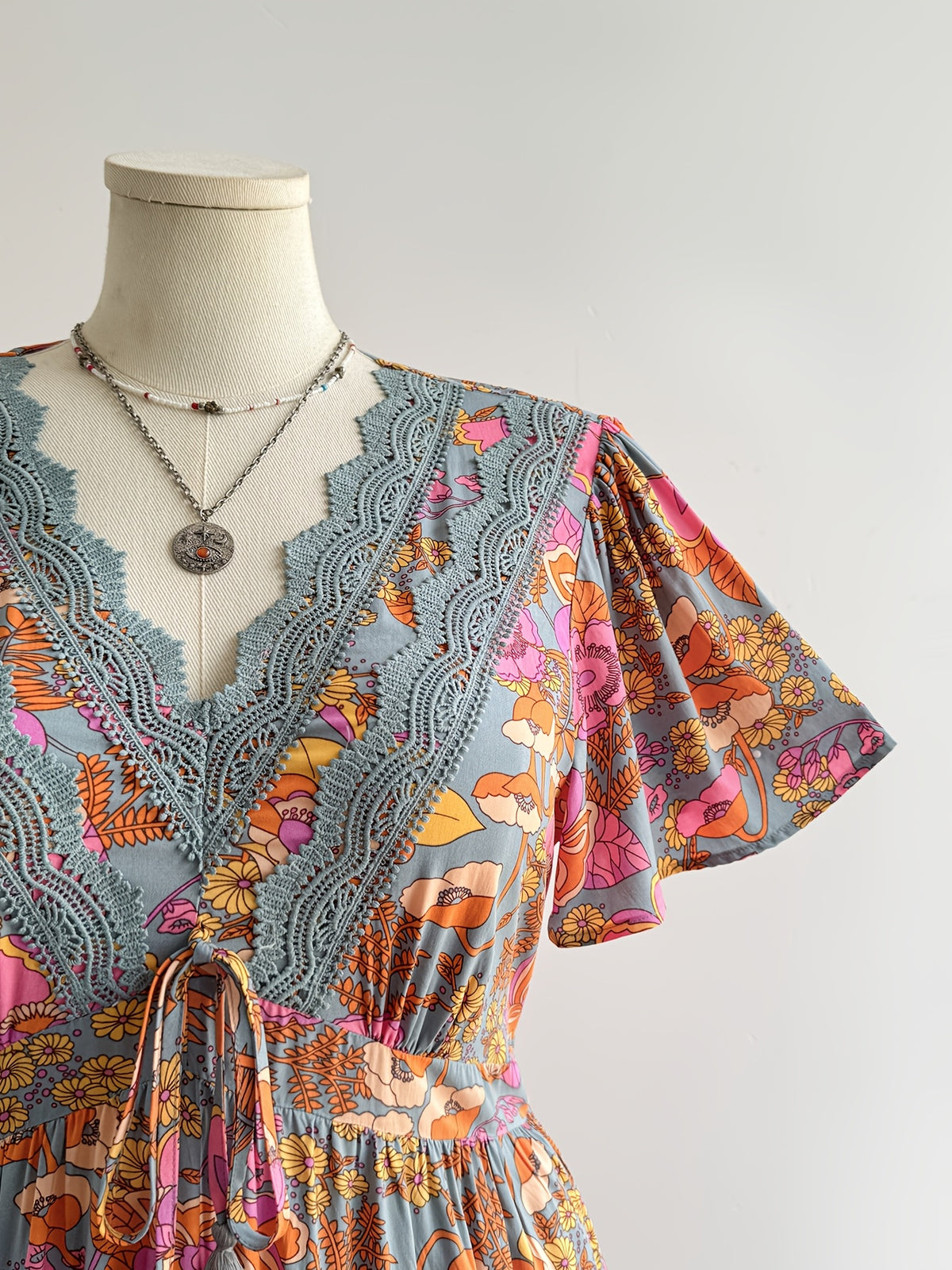 Robe longue grande taille — Floral rétro et galon de guipure