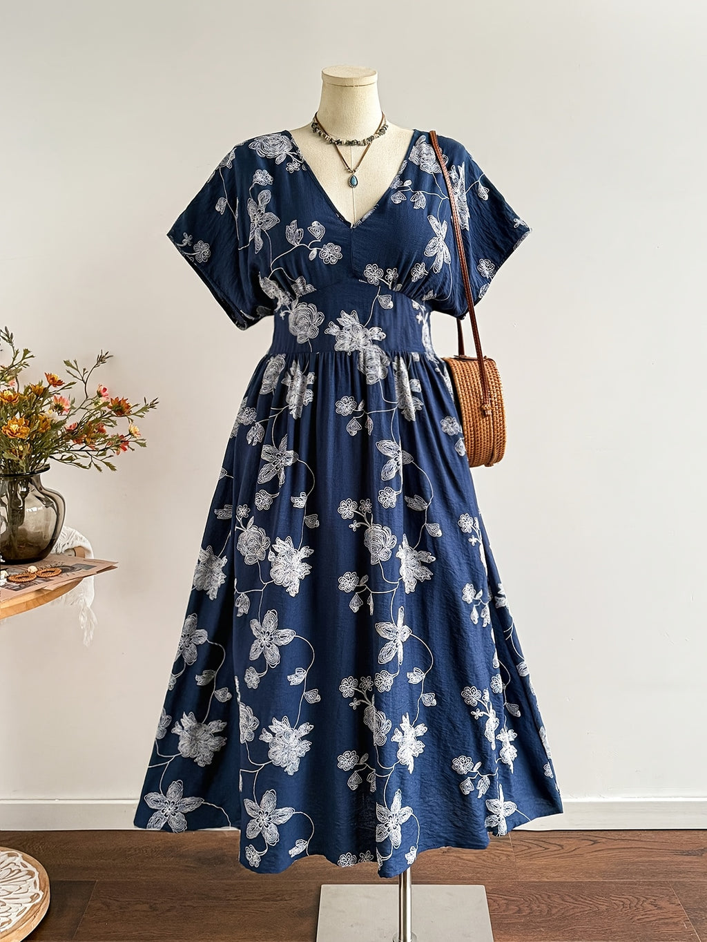 Robe longue grande taille — Viscose marine à fleurs au trait