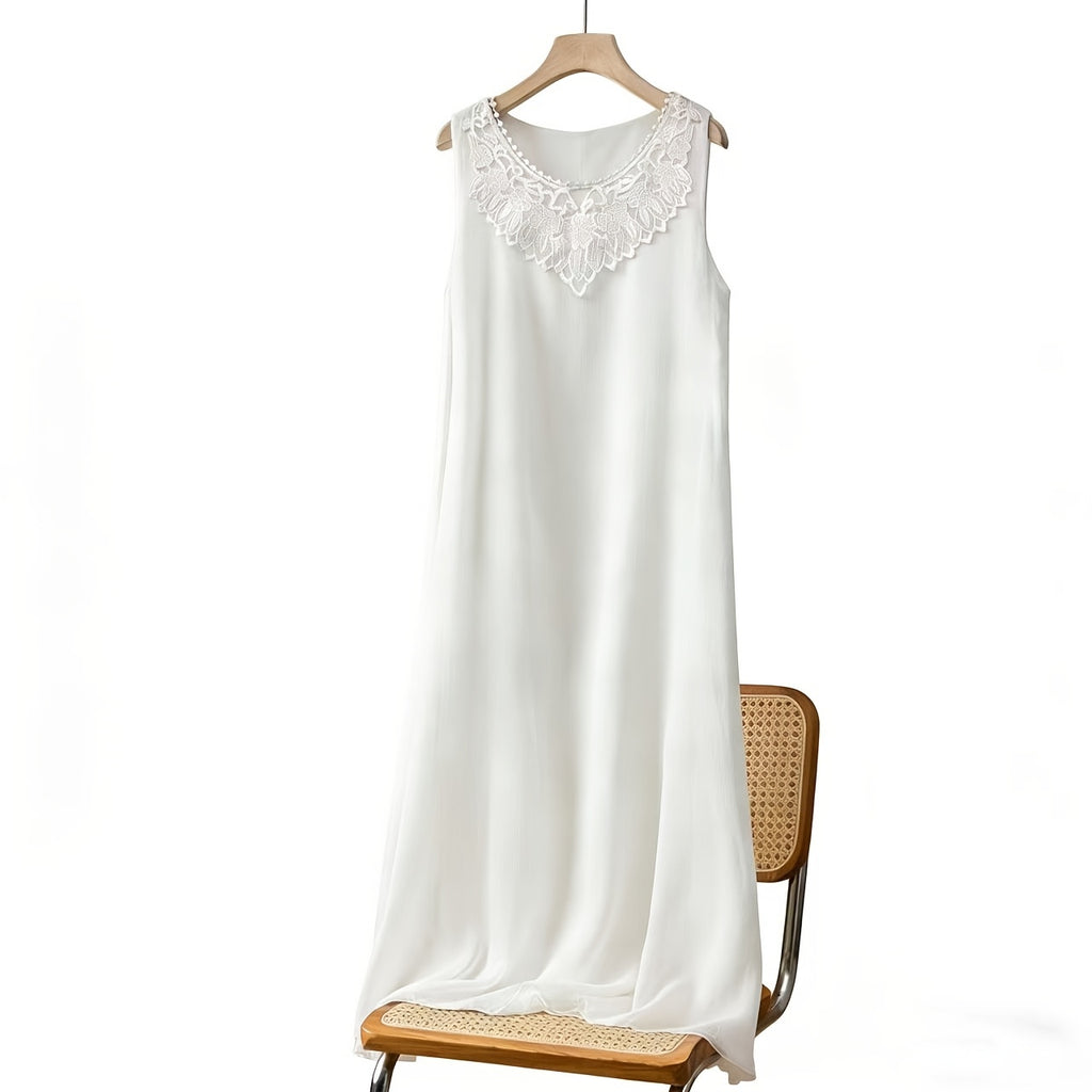 Robe longue grande taille — Voile blanc et col en dentelle