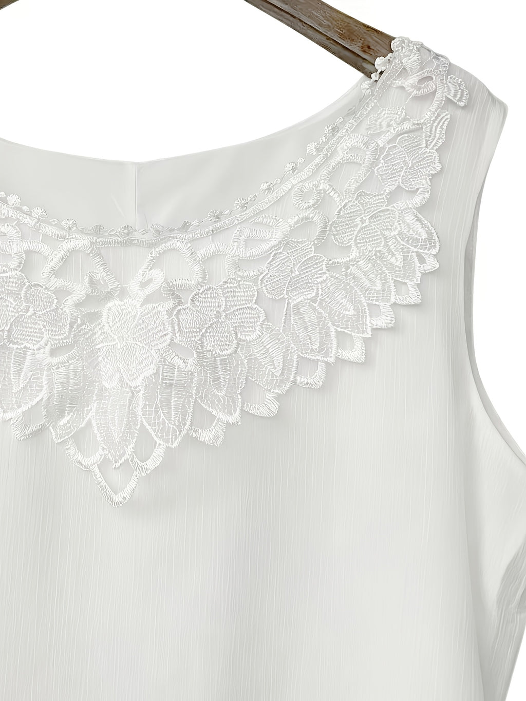 Robe longue grande taille — Voile blanc et col en dentelle