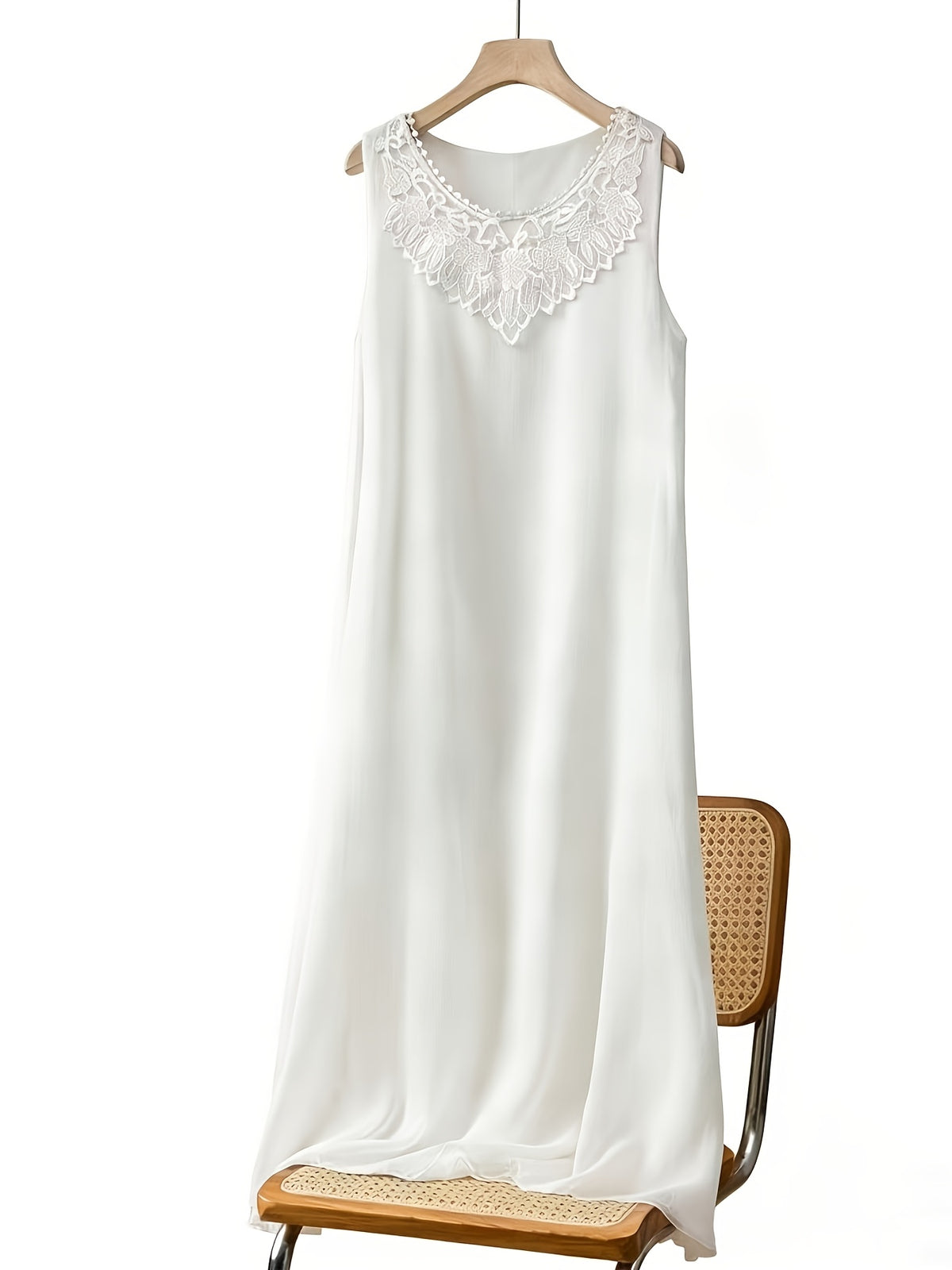 Robe longue grande taille — Voile blanc et col en dentelle
