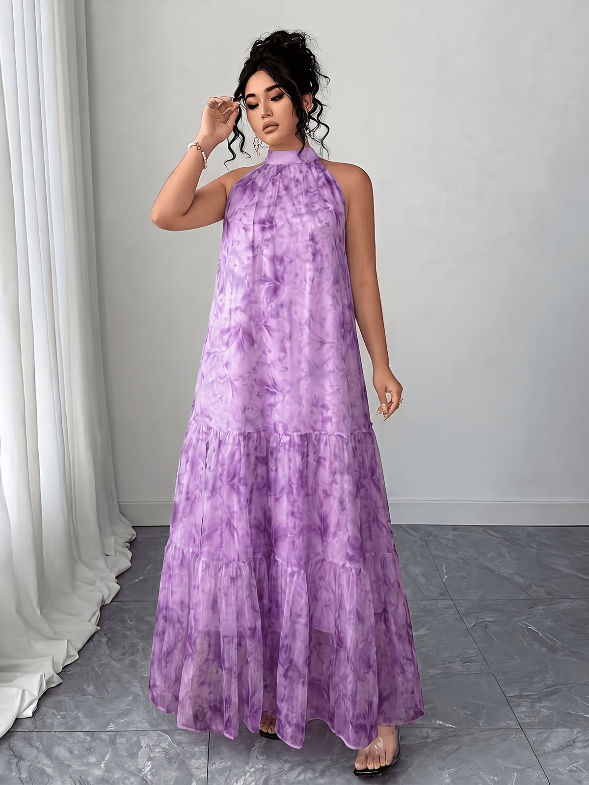 Robe longue grande taille — Voile imprimé et volant d'ourlet