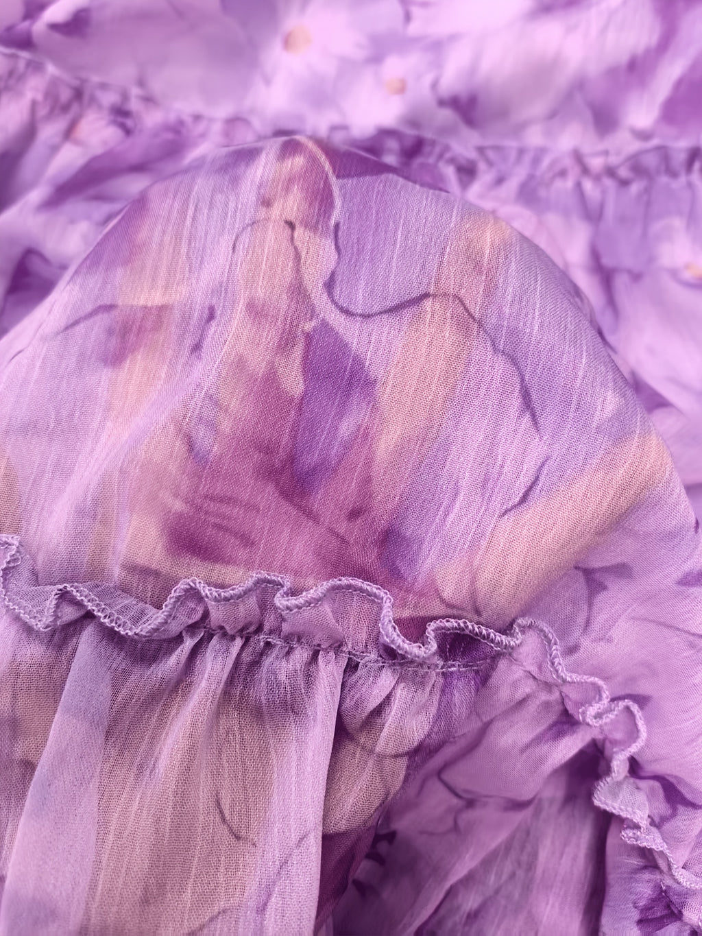 Robe longue grande taille — Voile imprimé et volant d'ourlet